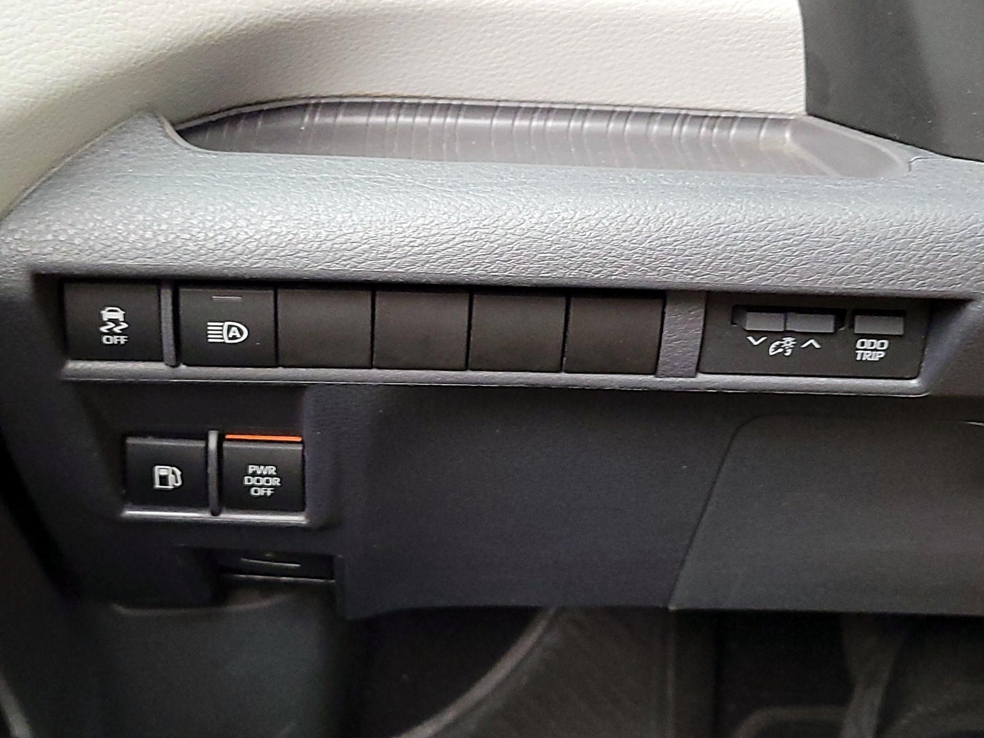 Thumbnail: 2021 Toyota Sienna - 13