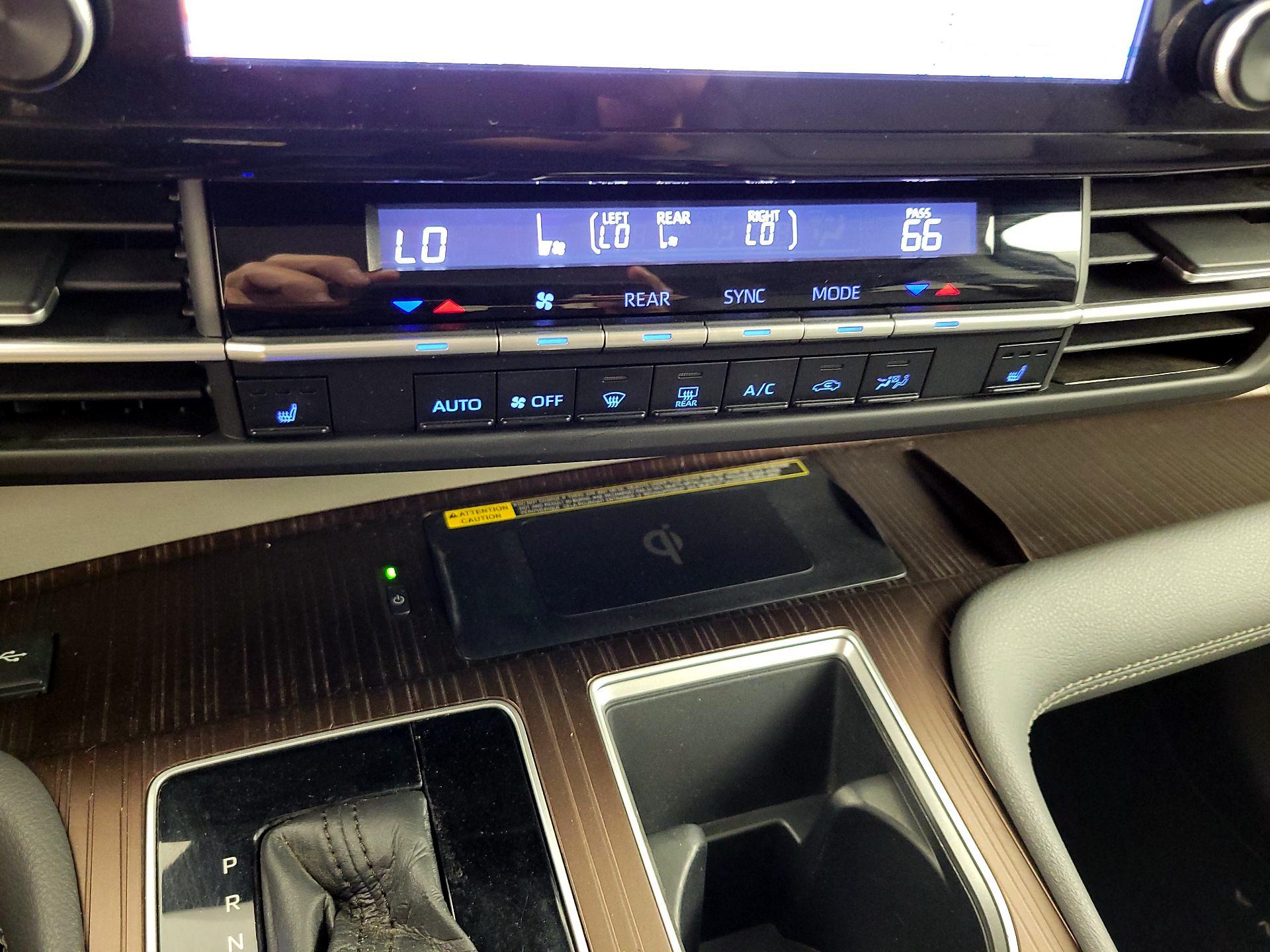 Thumbnail: 2021 Toyota Sienna - 17