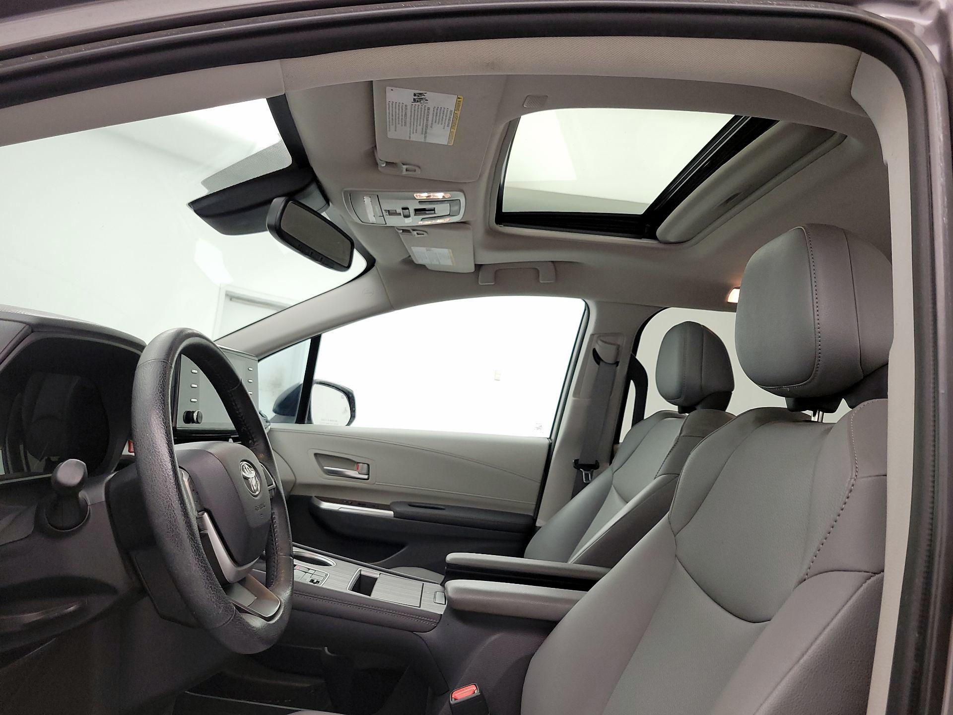 Thumbnail: 2021 Toyota Sienna - 20