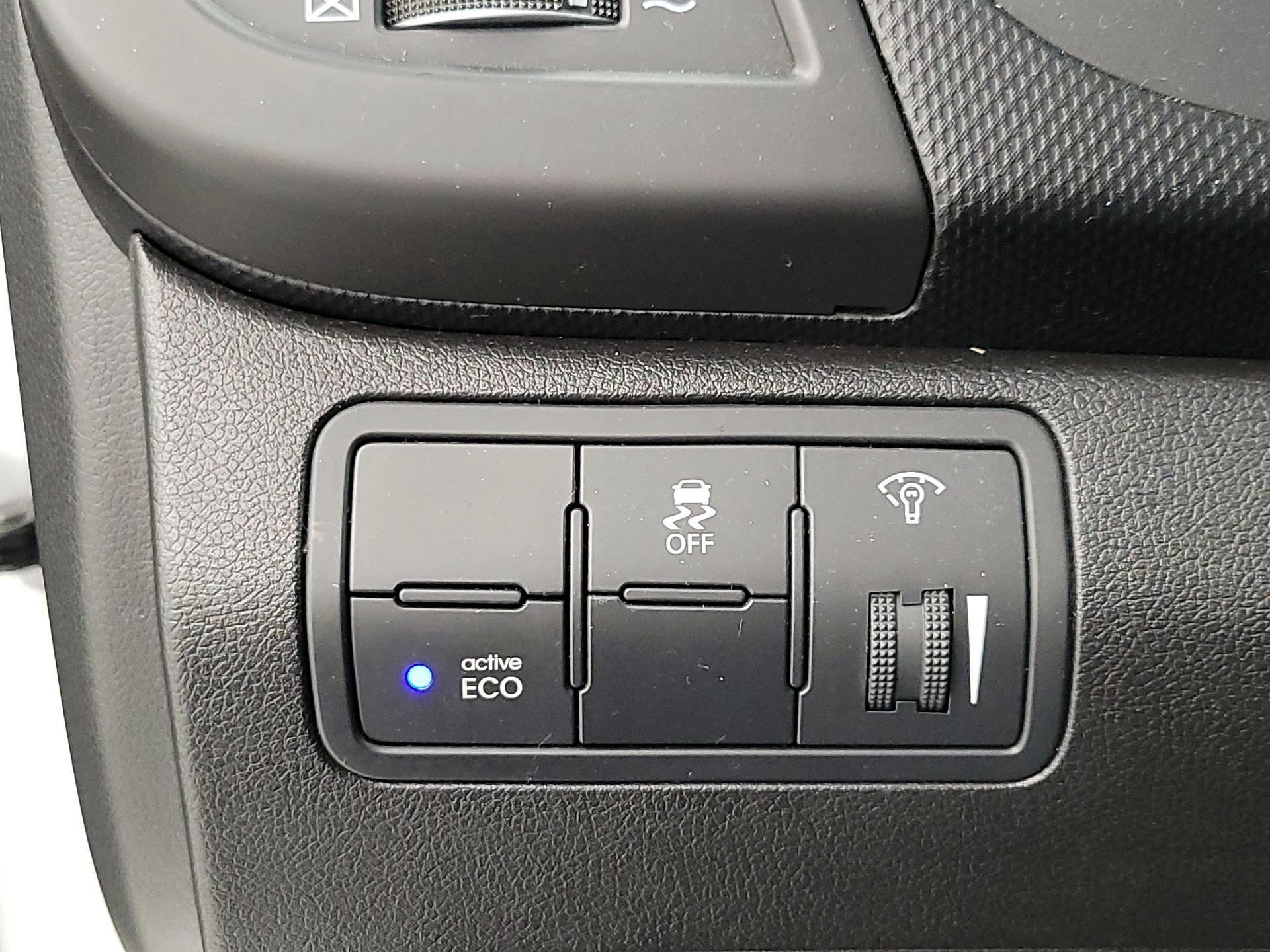 Thumbnail: 2016 Hyundai Accent - 13
