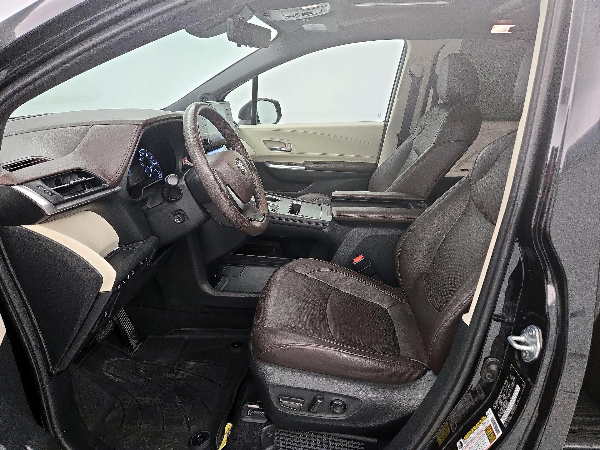 Thumbnail: 2022 Toyota Sienna - 11