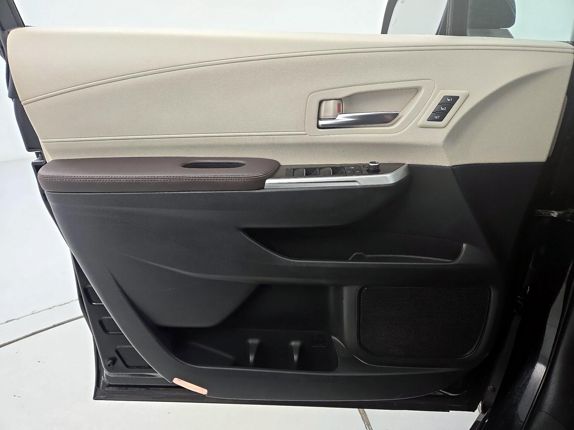 Thumbnail: 2022 Toyota Sienna - 12