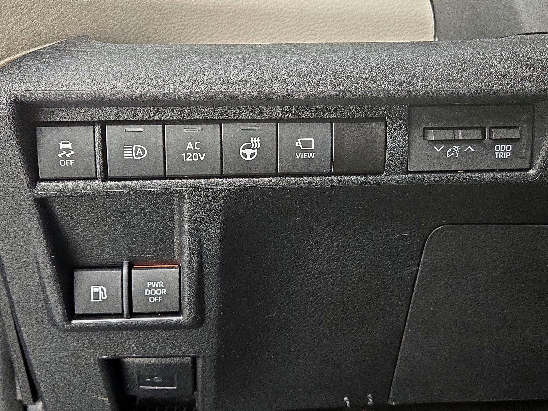 Thumbnail: 2022 Toyota Sienna - 13