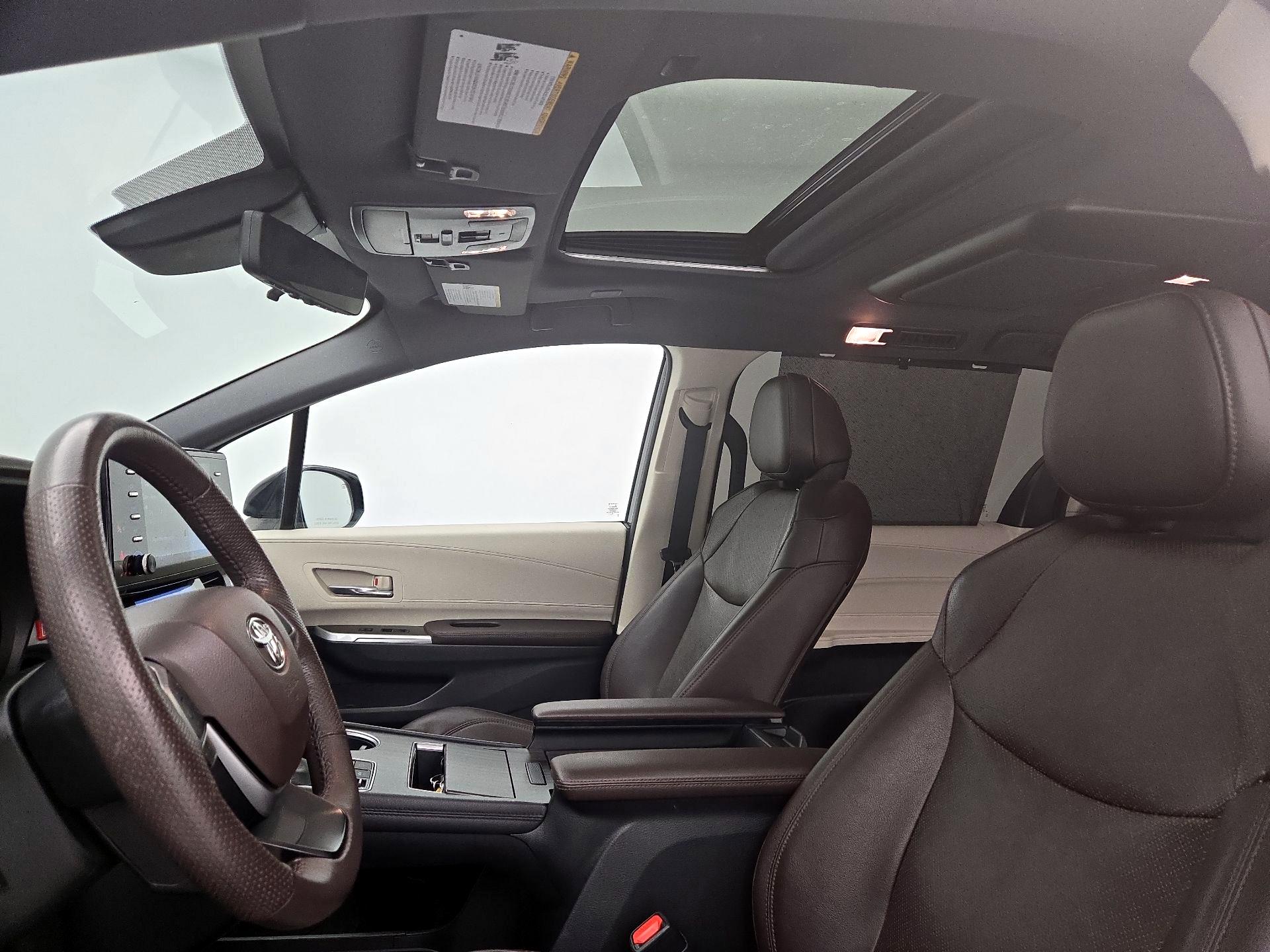Thumbnail: 2022 Toyota Sienna - 20