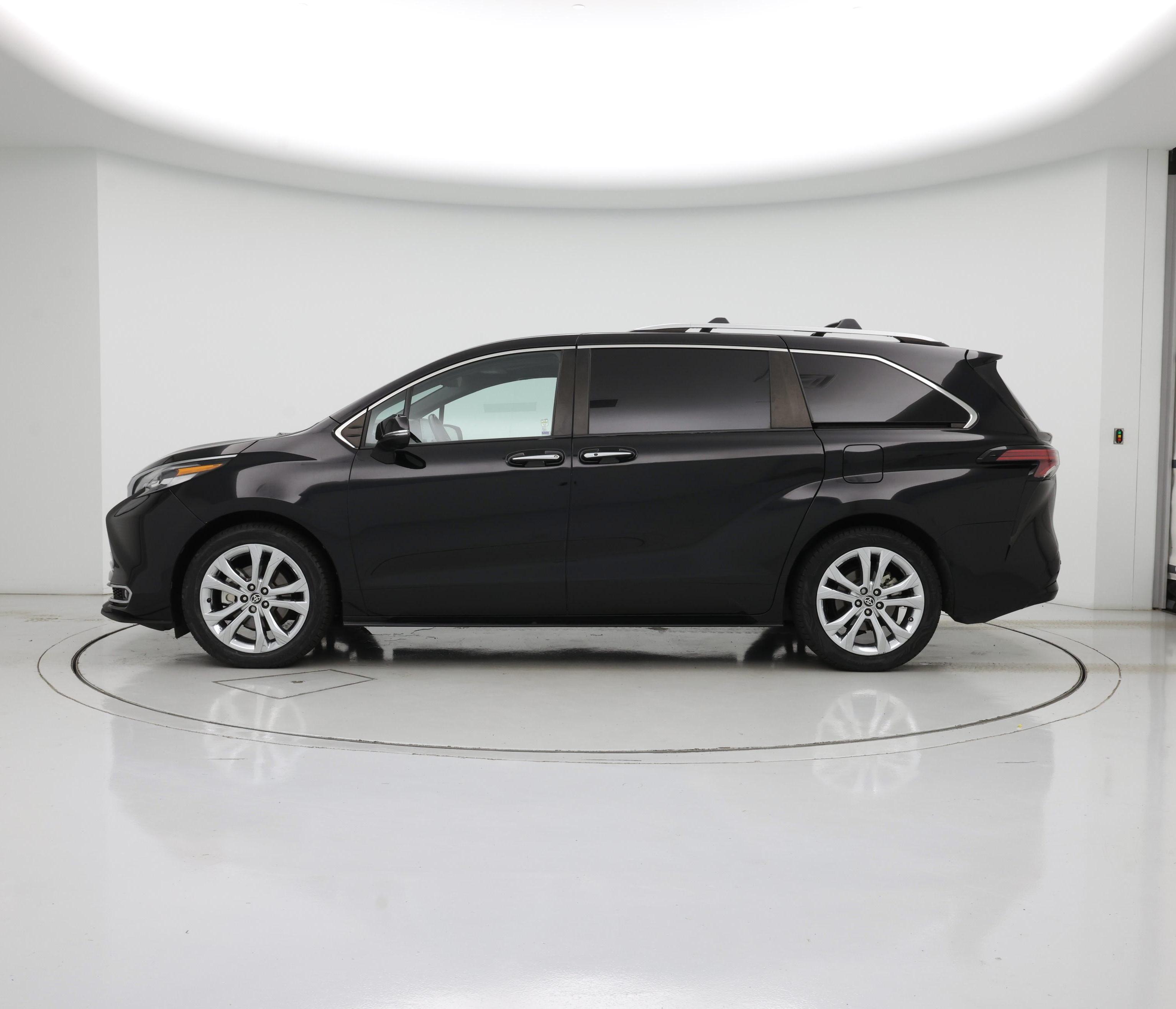 Thumbnail: 2022 Toyota Sienna - 3