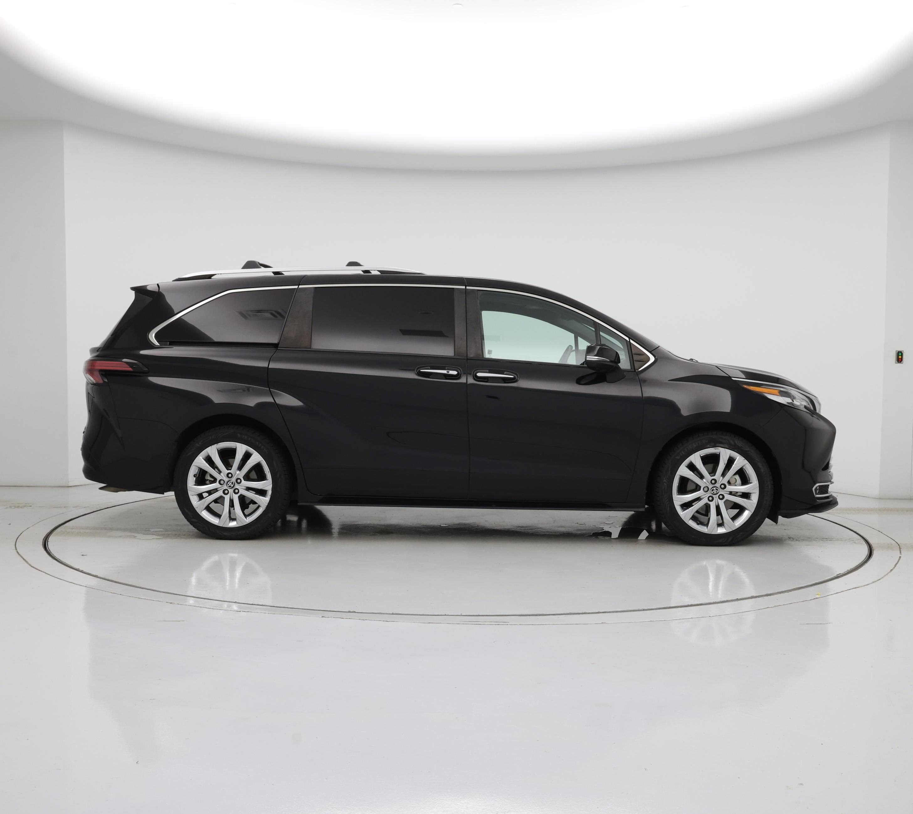 Thumbnail: 2022 Toyota Sienna - 7