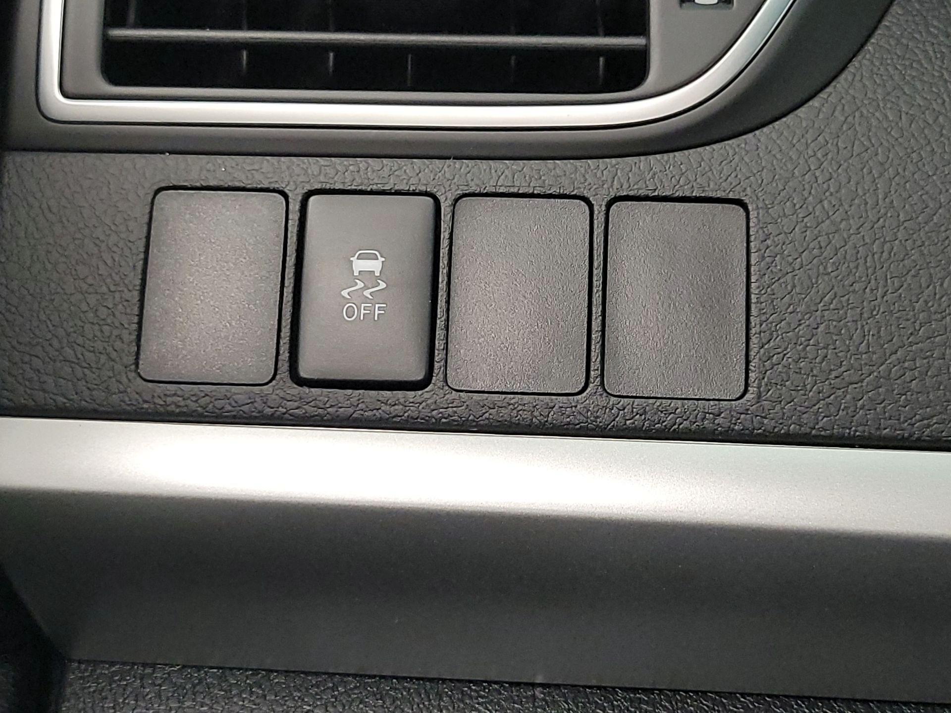 Thumbnail: 2016 Toyota Camry - 13