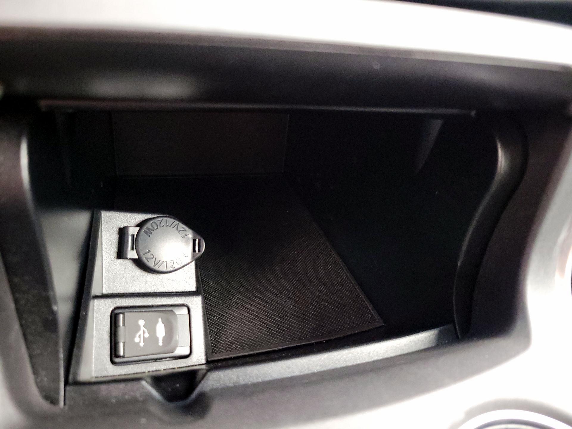 Thumbnail: 2016 Toyota Camry - 18