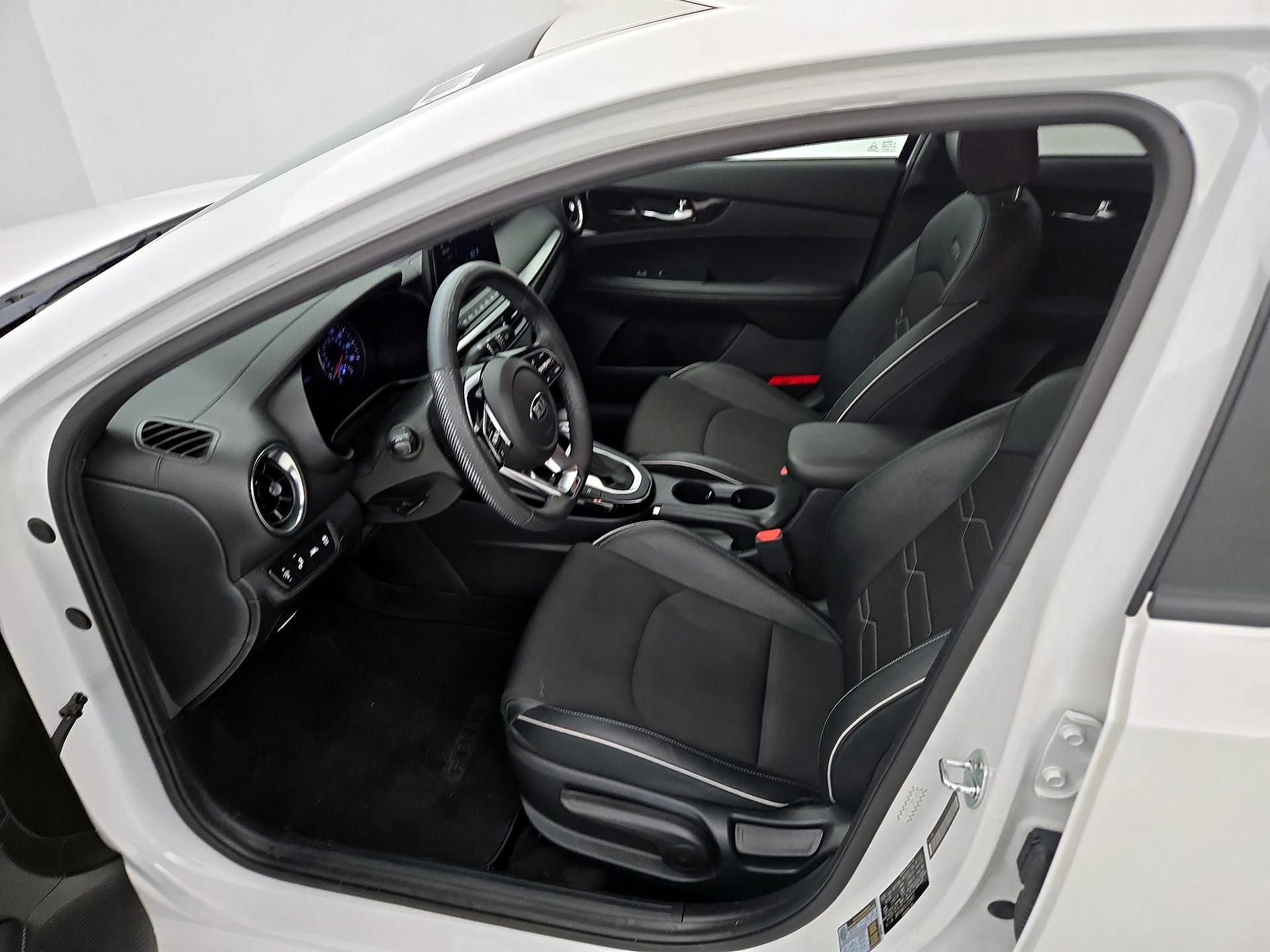 Thumbnail: 2020 Kia Forte - 11