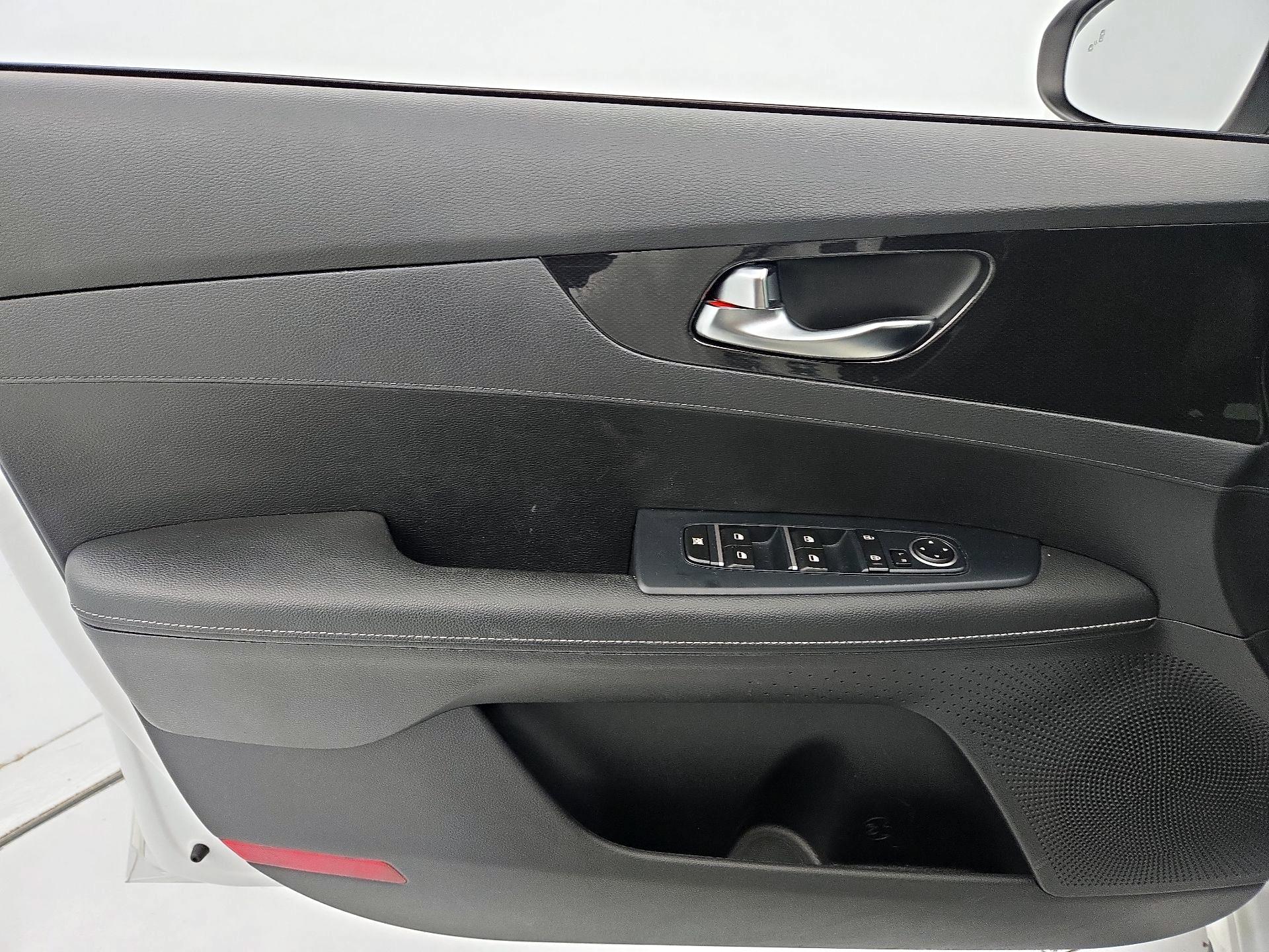 Thumbnail: 2020 Kia Forte - 12