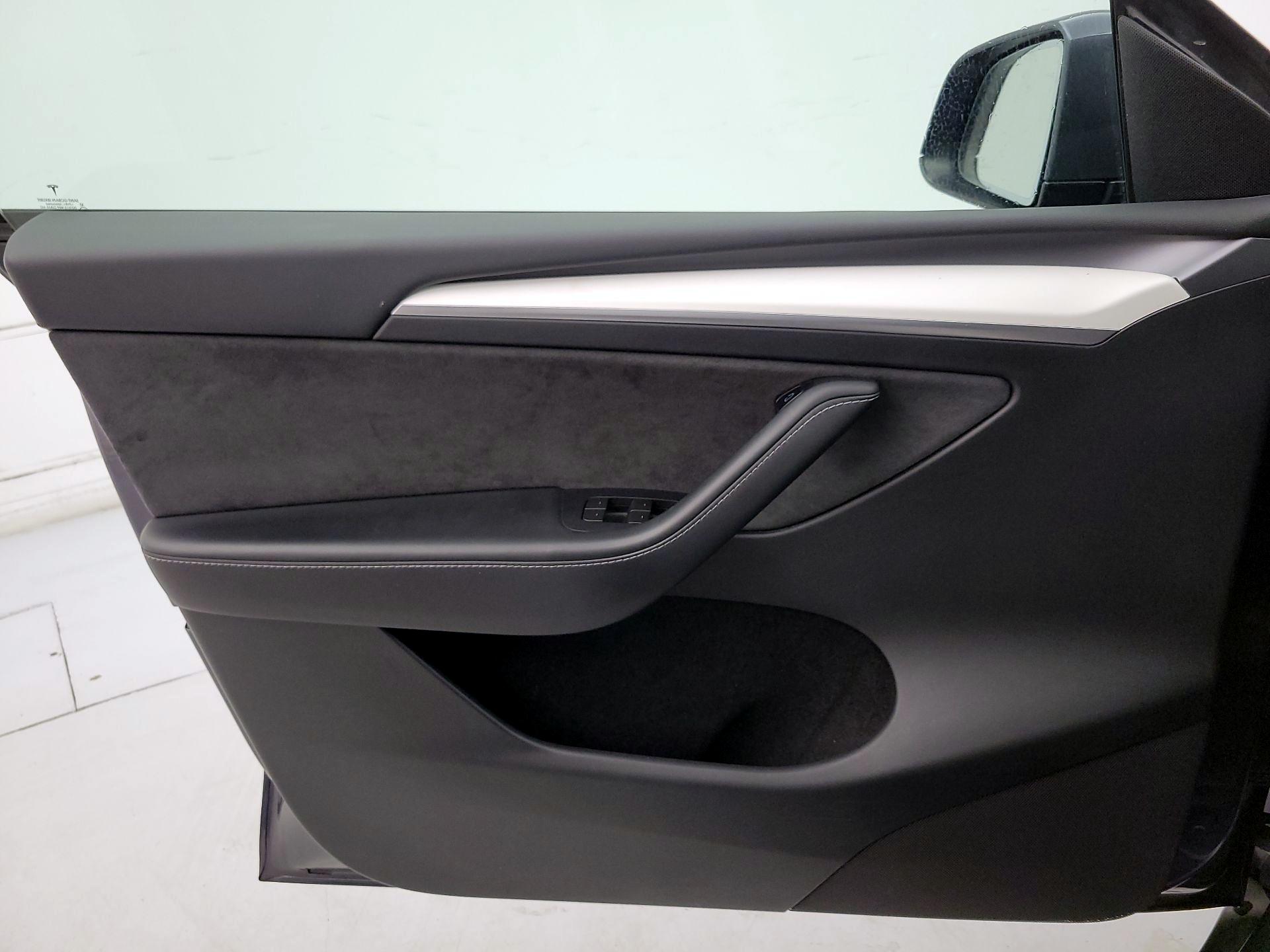 Thumbnail: 2023 Tesla Model Y - 12