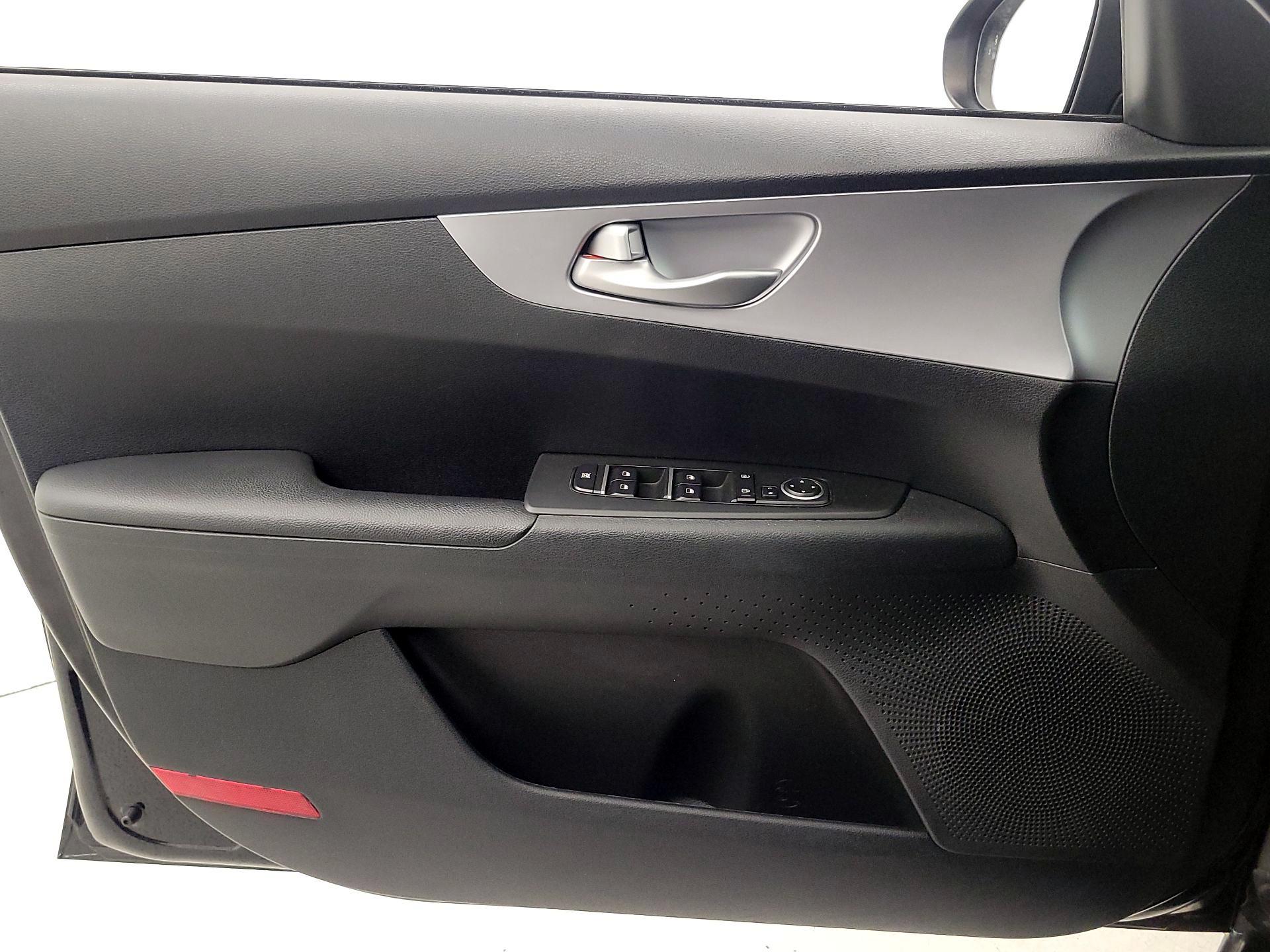 Thumbnail: 2023 Kia Forte - 12