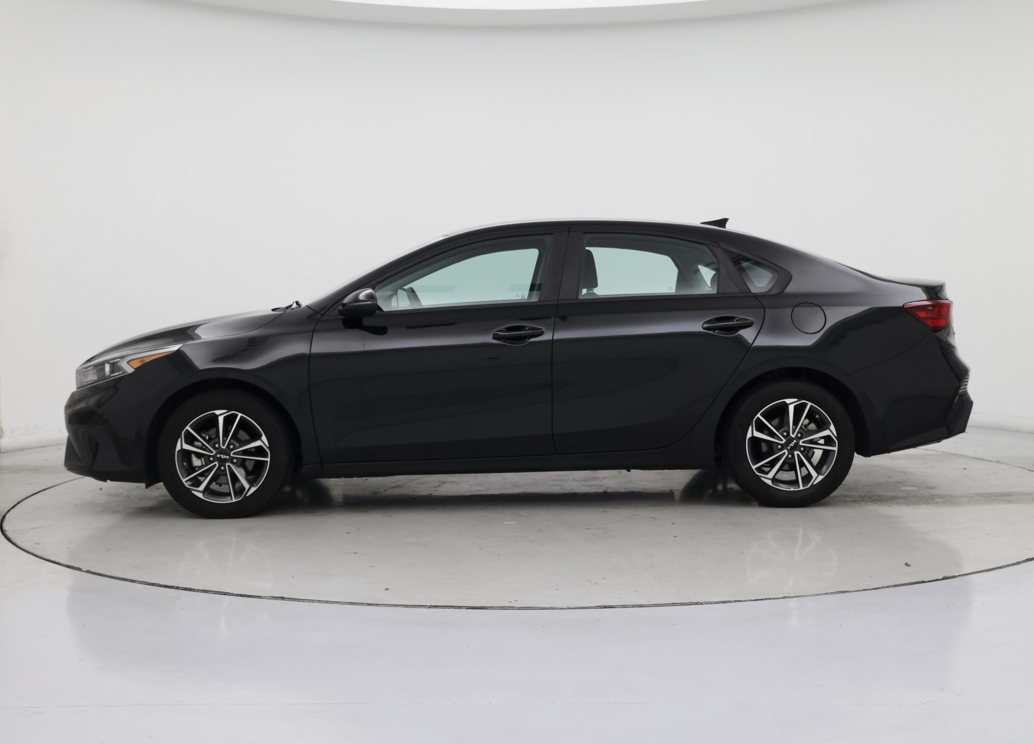 Thumbnail: 2023 Kia Forte - 3