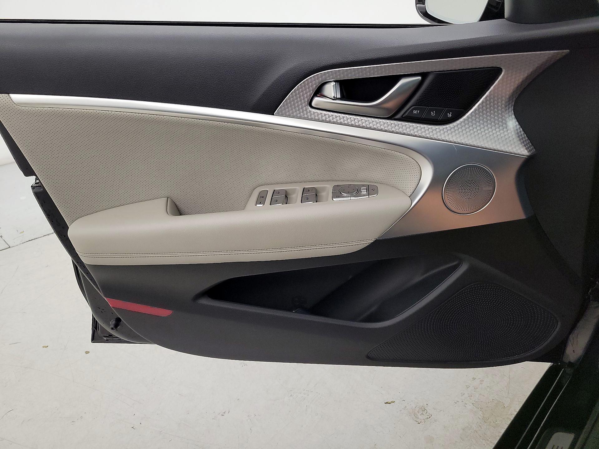 Thumbnail: 2023 Genesis G70 - 12