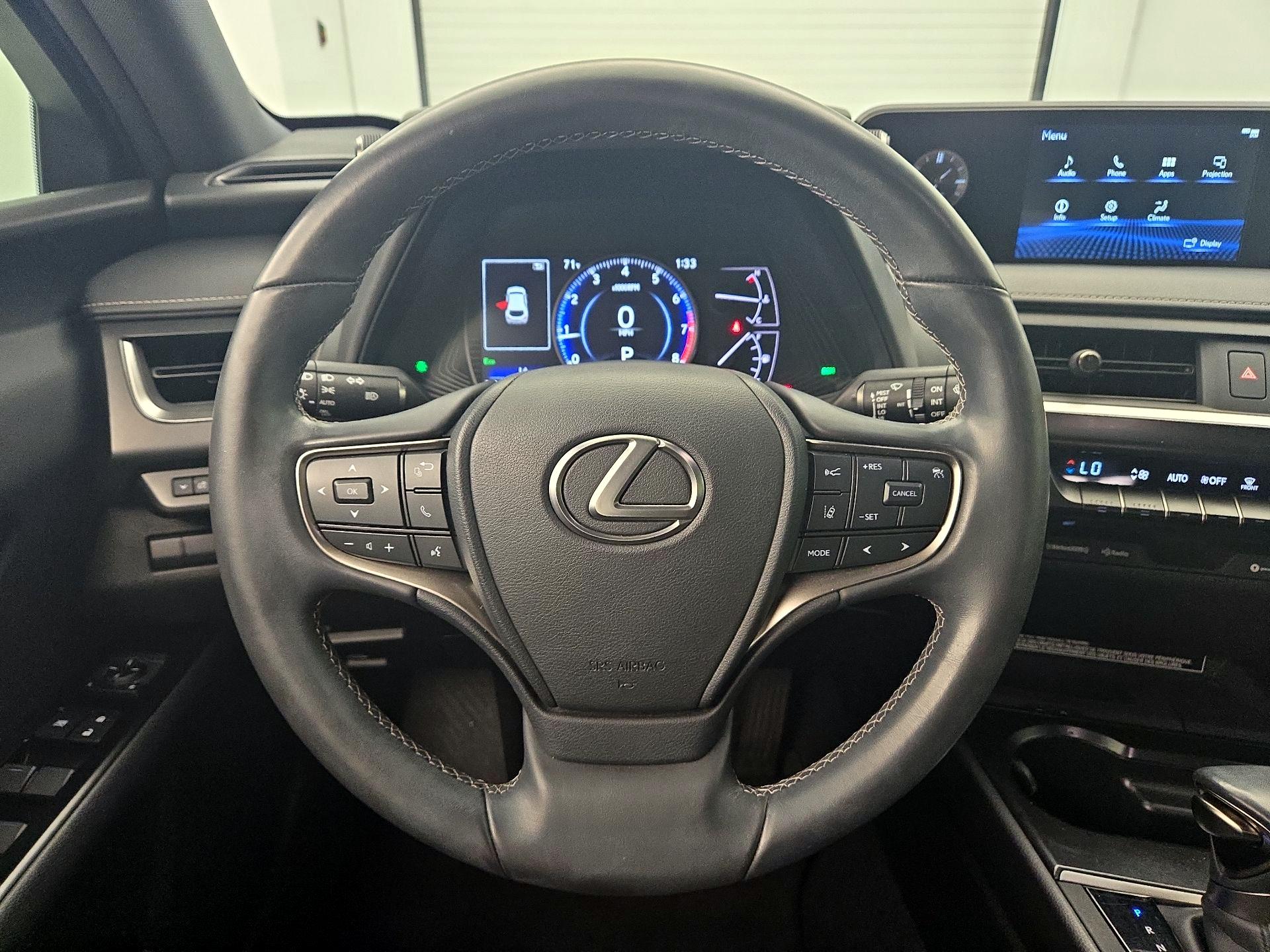 Thumbnail: 2021 Lexus UX - 10