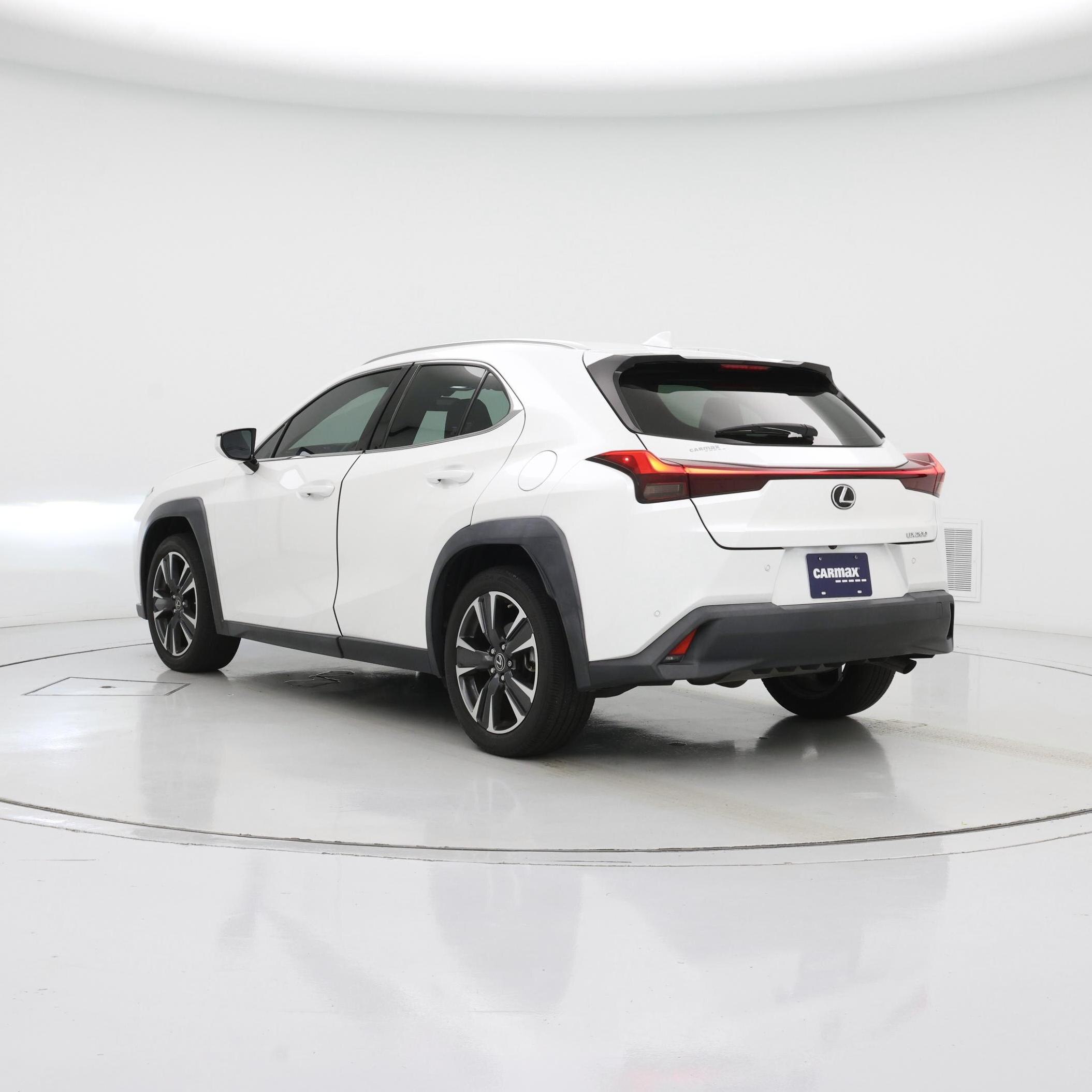 Thumbnail: 2021 Lexus UX - 2