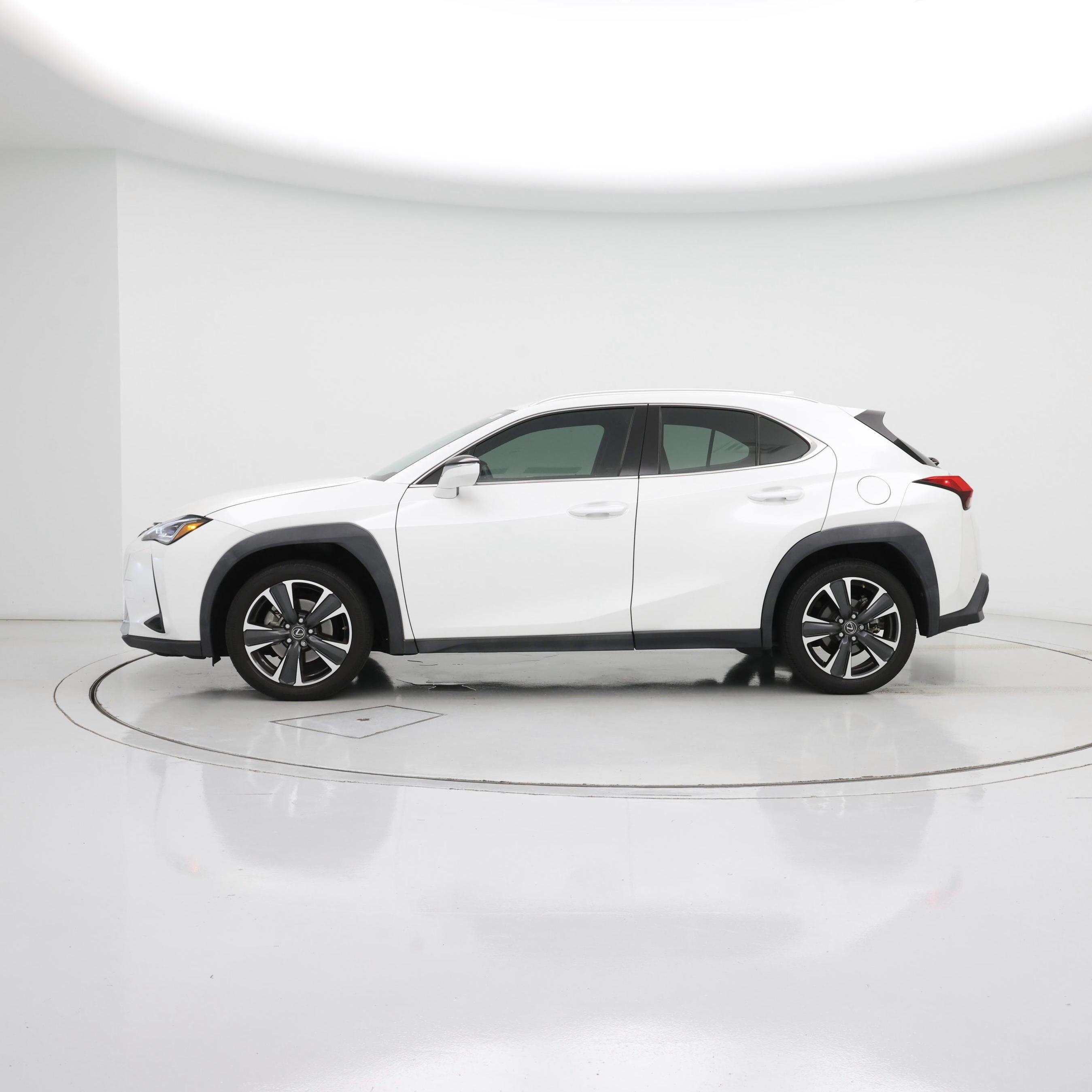 Thumbnail: 2021 Lexus UX - 3