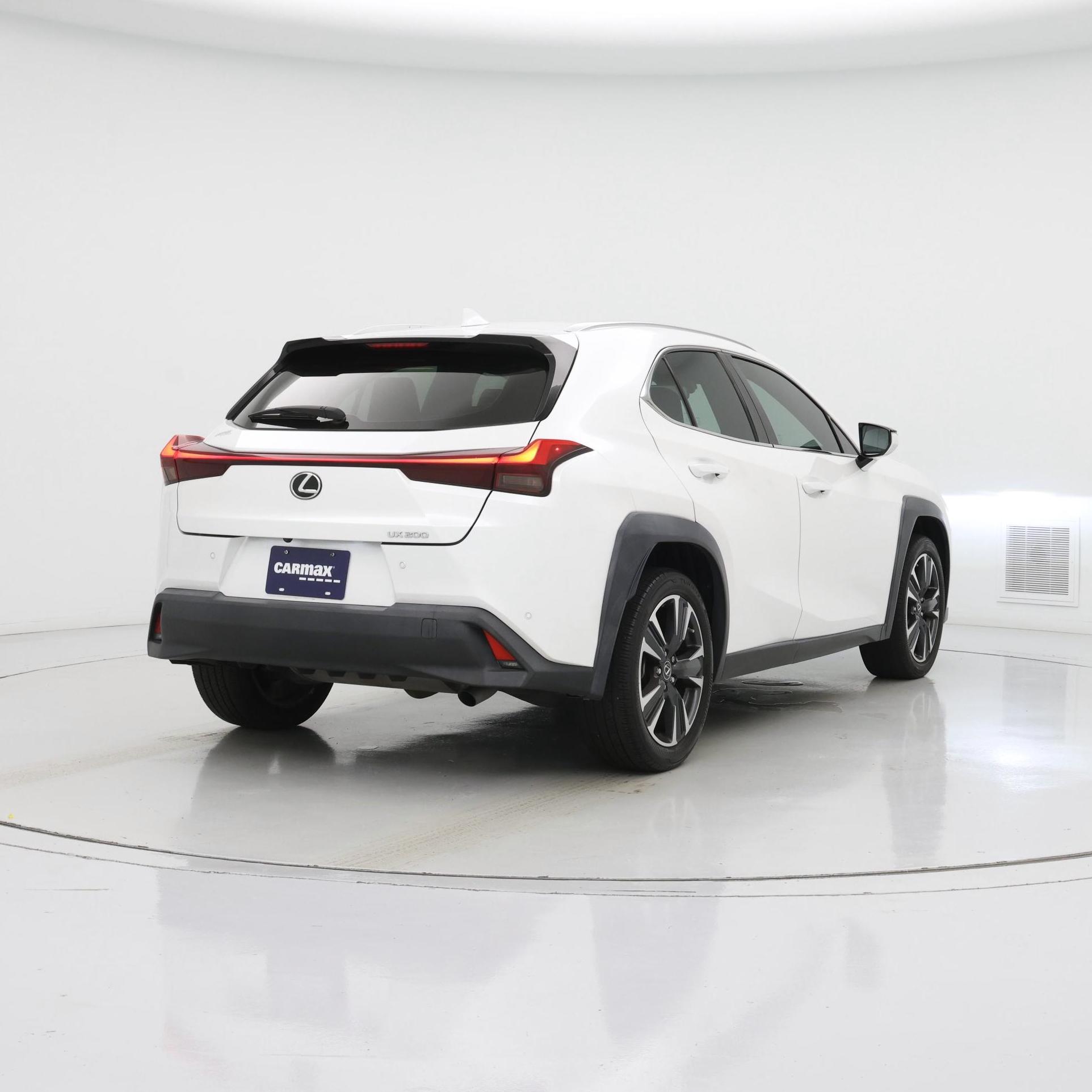Thumbnail: 2021 Lexus UX - 8