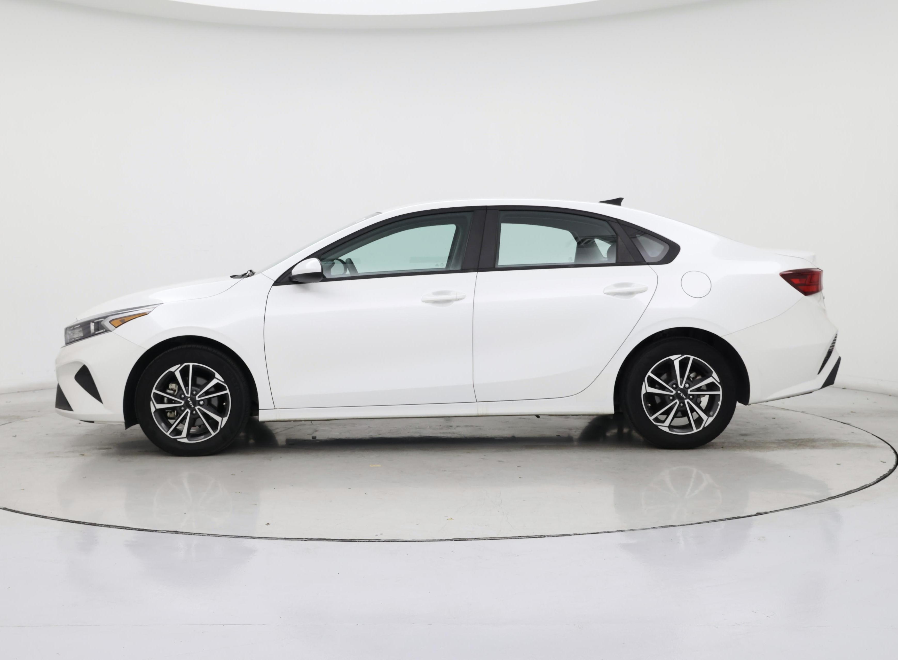 Thumbnail: 2023 Kia Forte - 3