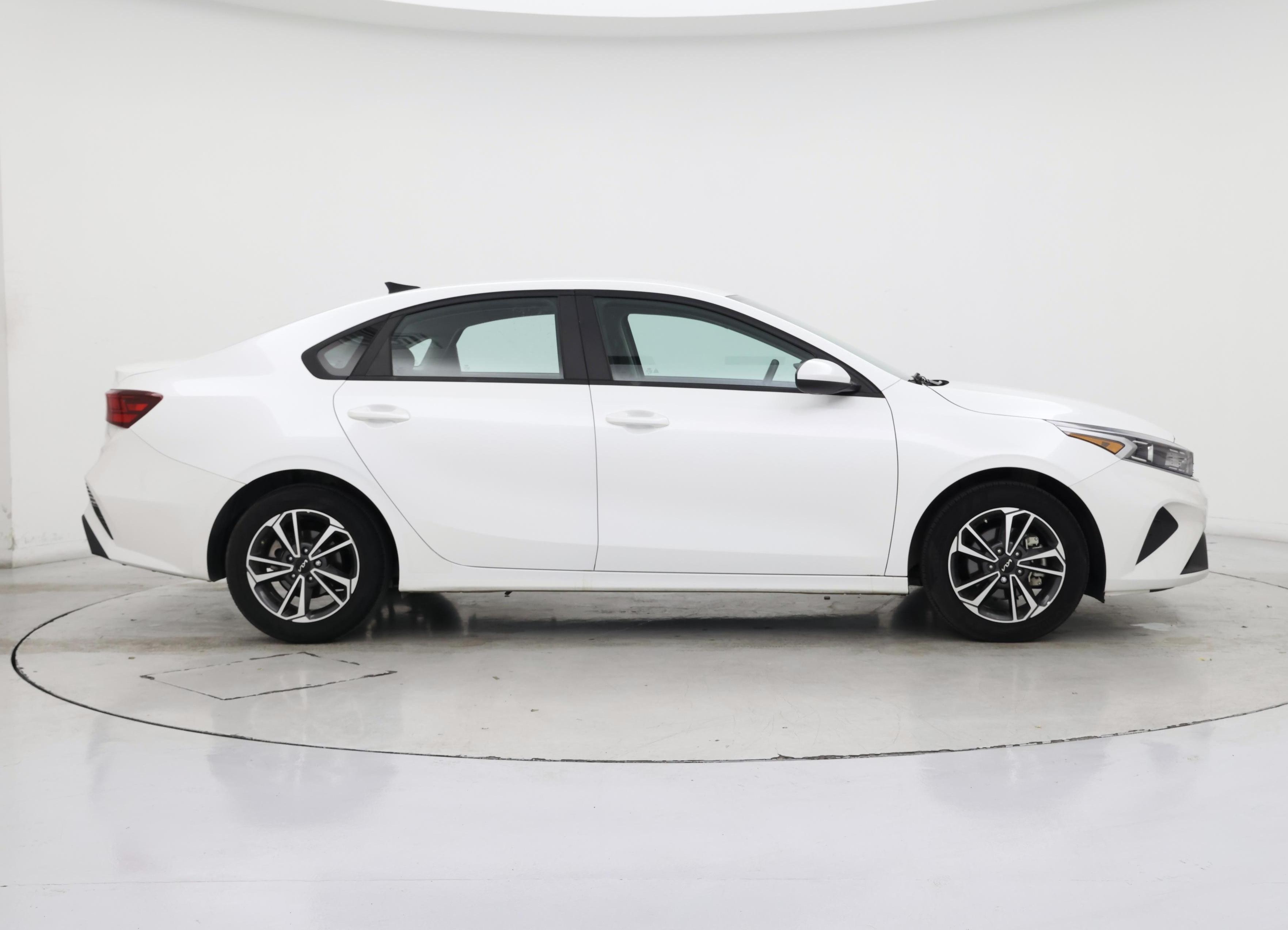 Thumbnail: 2023 Kia Forte - 7
