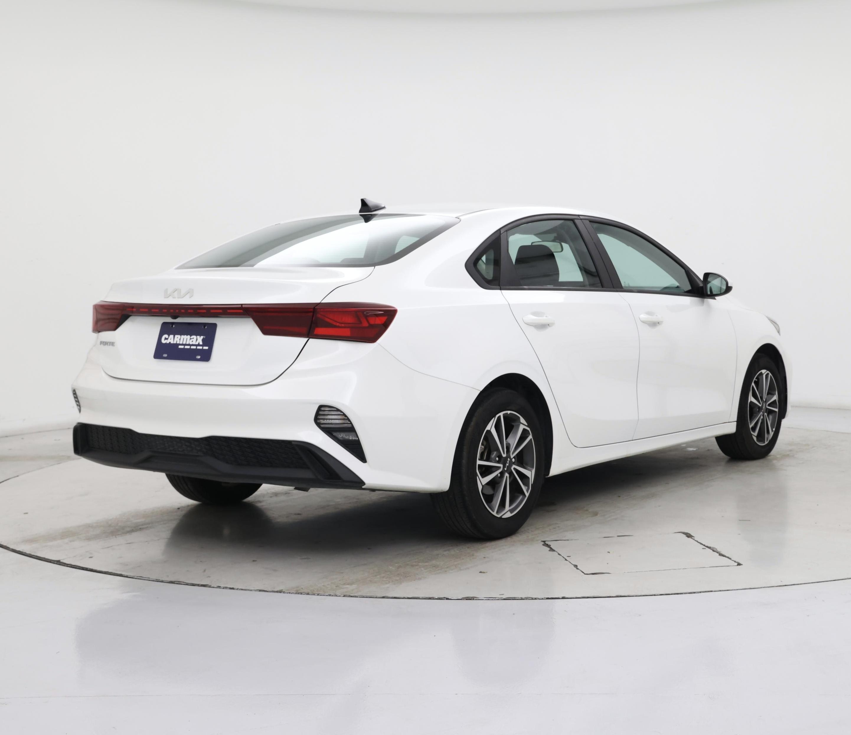 Thumbnail: 2023 Kia Forte - 8