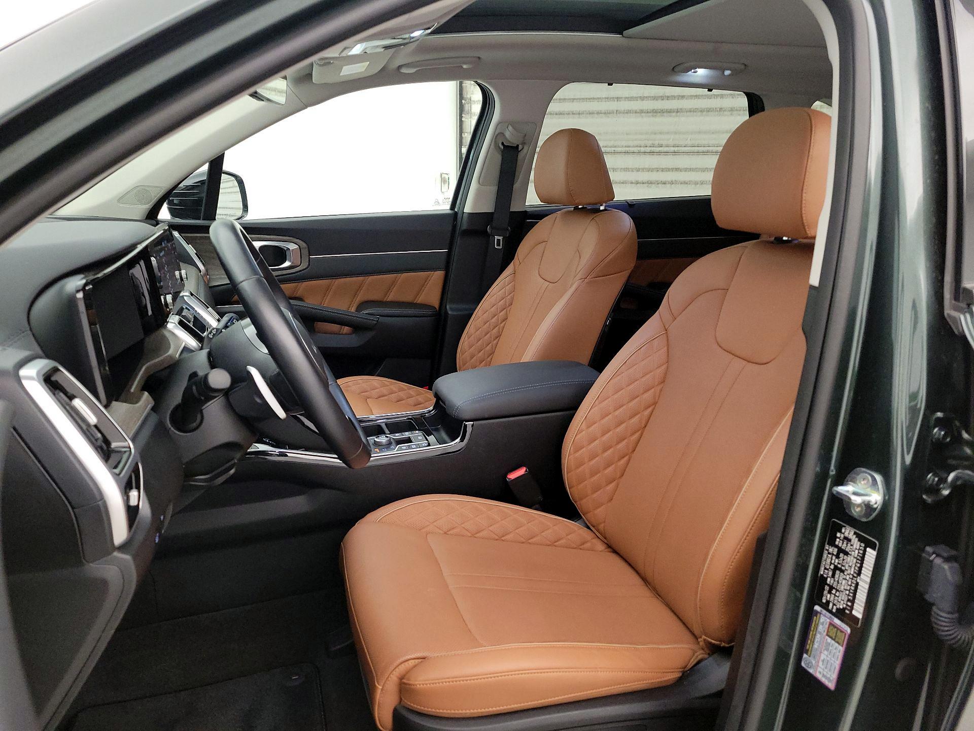 Thumbnail: 2023 Kia Sorento - 11