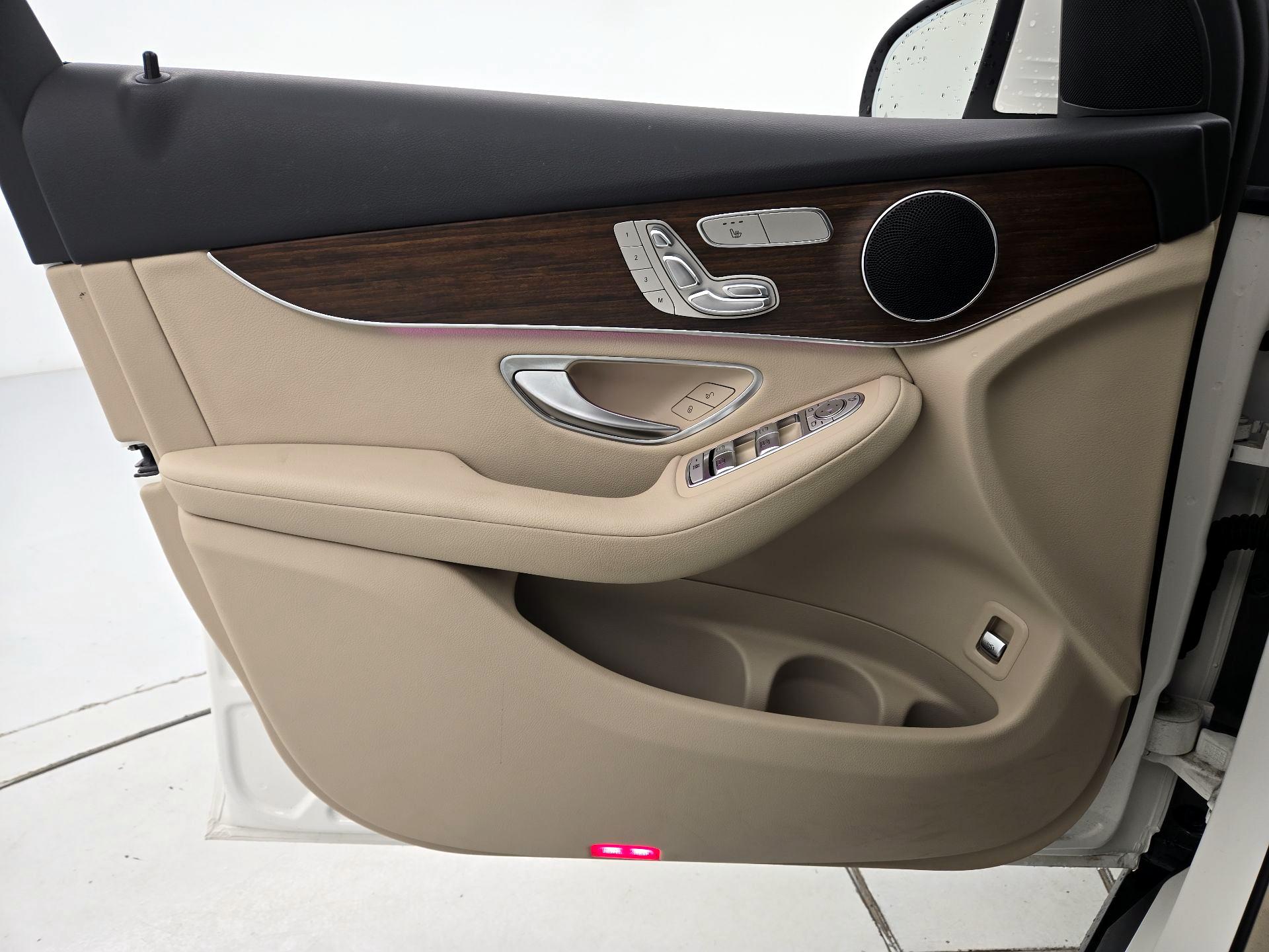 Thumbnail: 2022 Mercedes-Benz GLC - 12