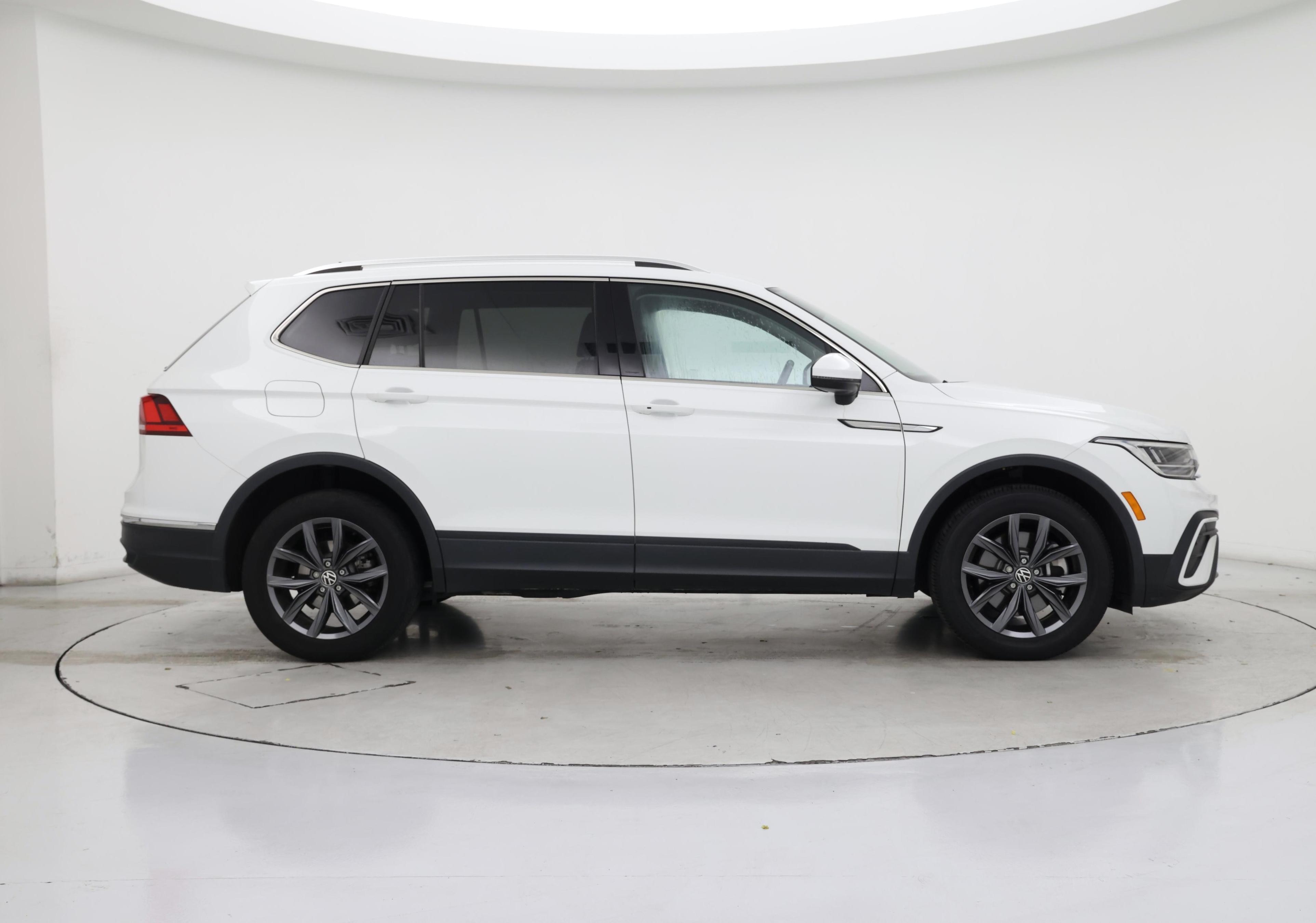 Thumbnail: 2022 Volkswagen Tiguan - 7