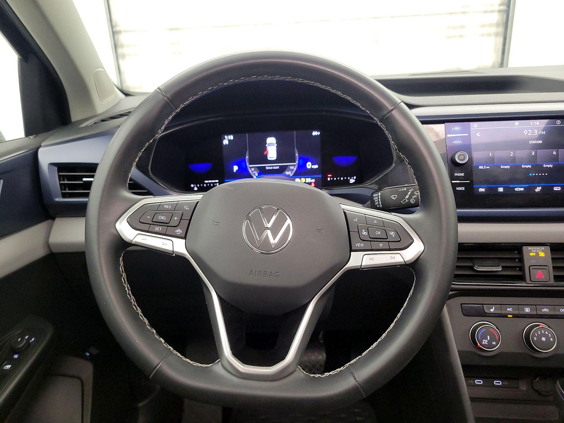 Thumbnail: 2022 Volkswagen Taos - 10