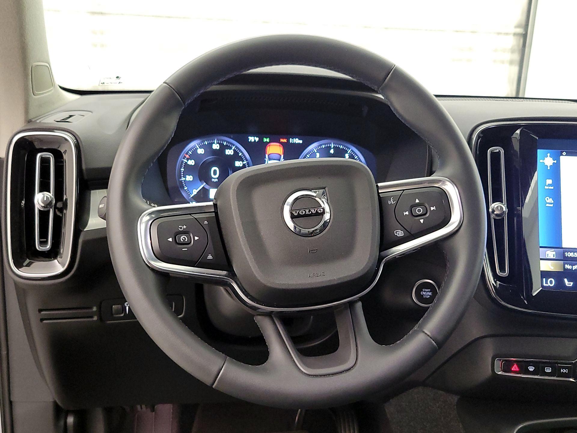 Thumbnail: 2022 Volvo XC40 - 10