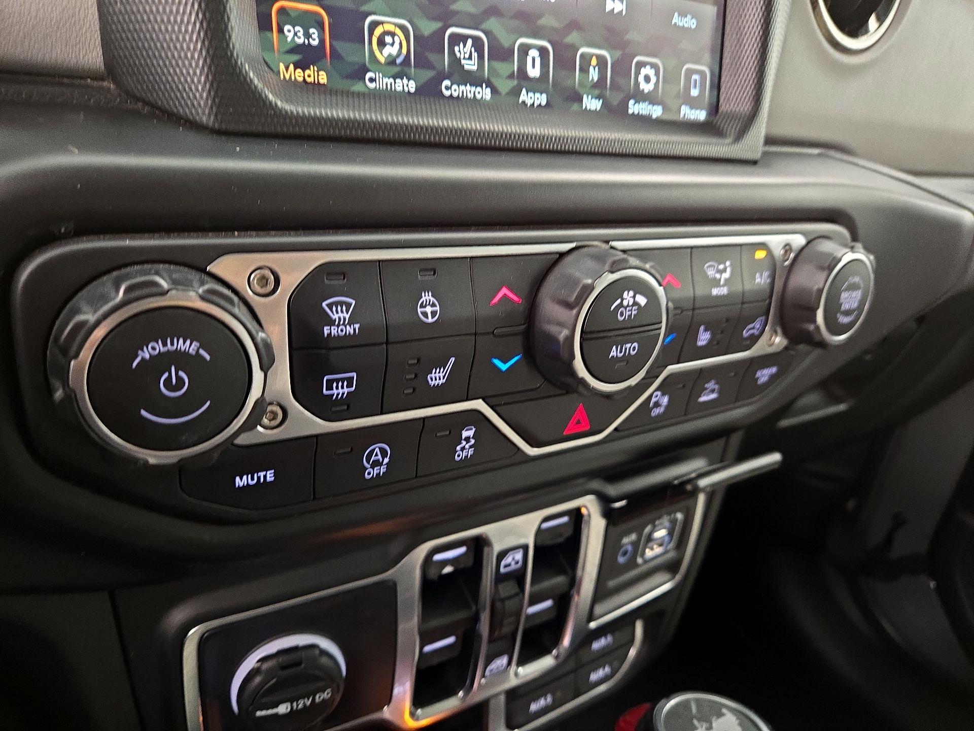 Thumbnail: 2022 Jeep Wrangler - 17