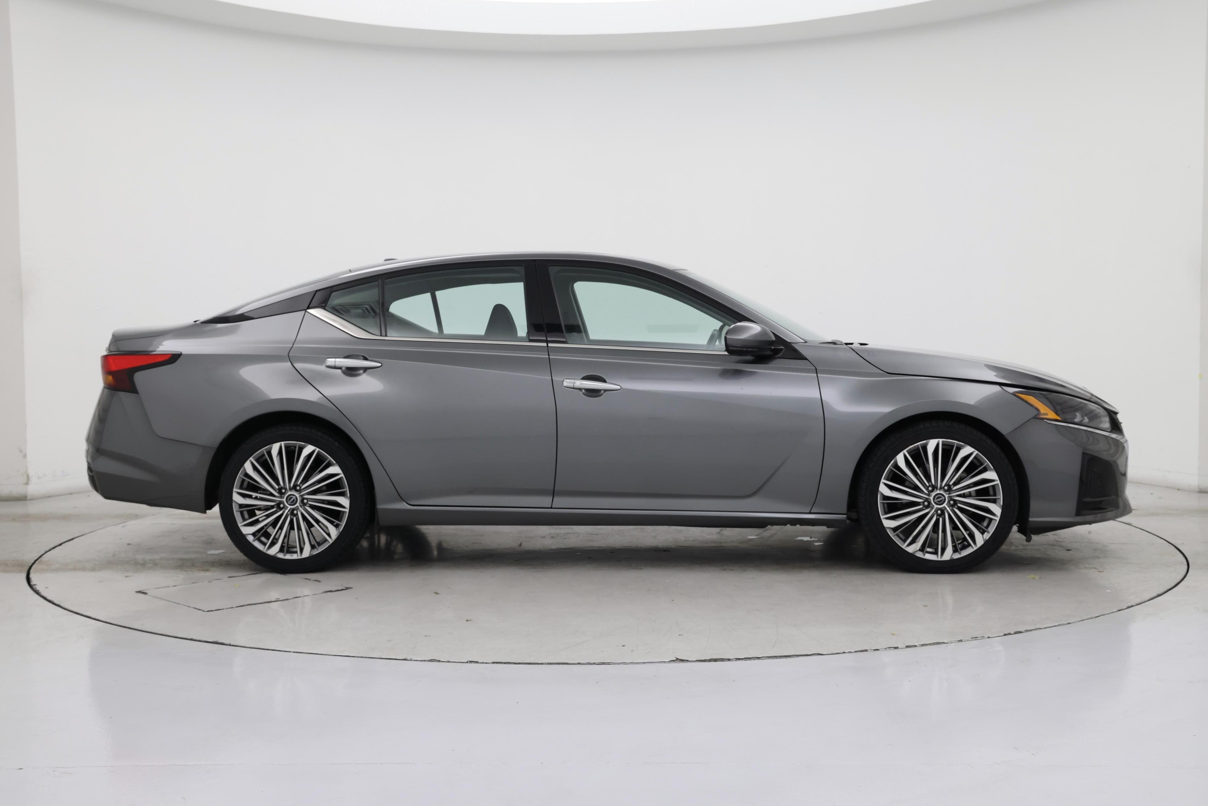 Thumbnail: 2023 Nissan Altima - 7