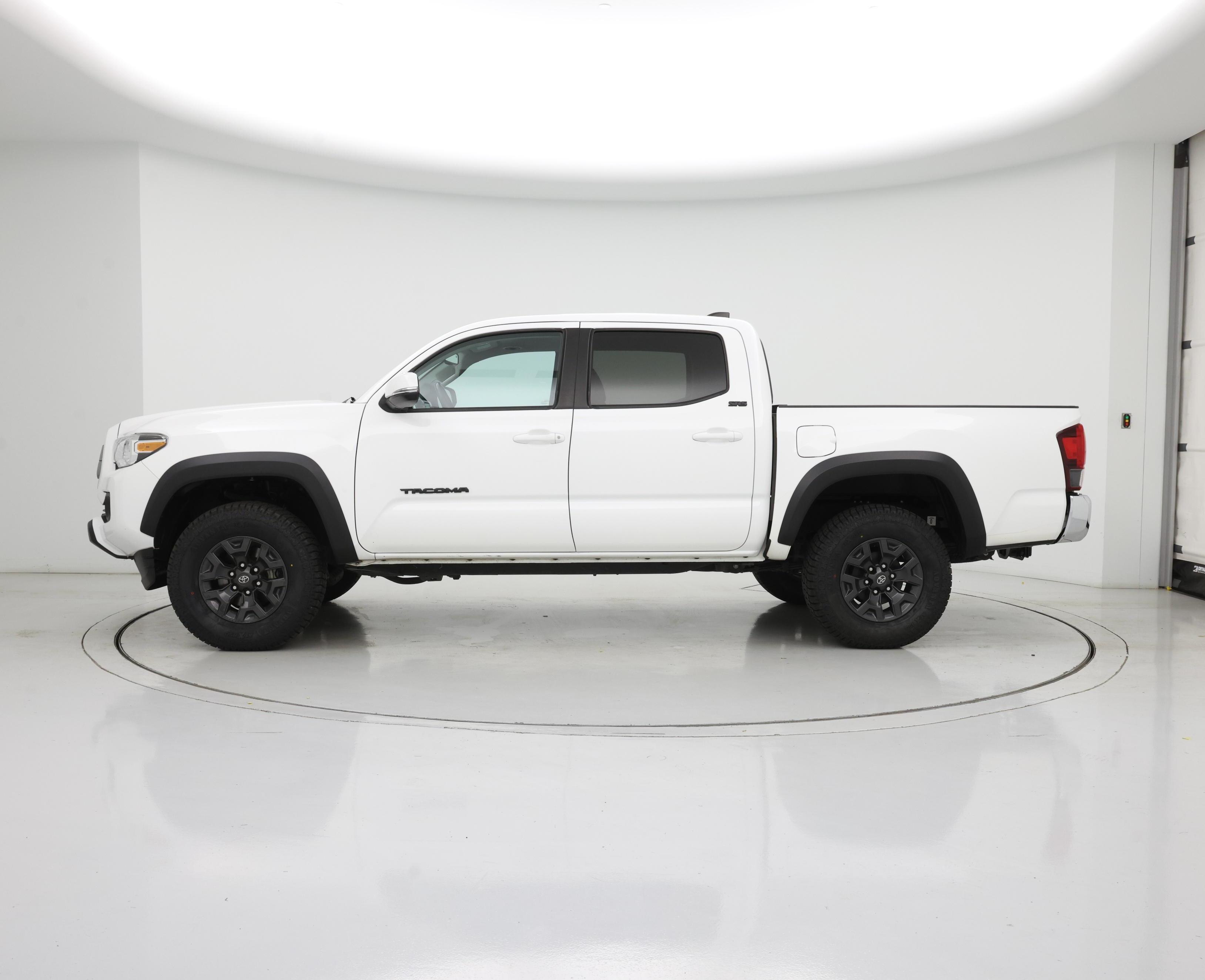 Thumbnail: 2021 Toyota Tacoma - 3