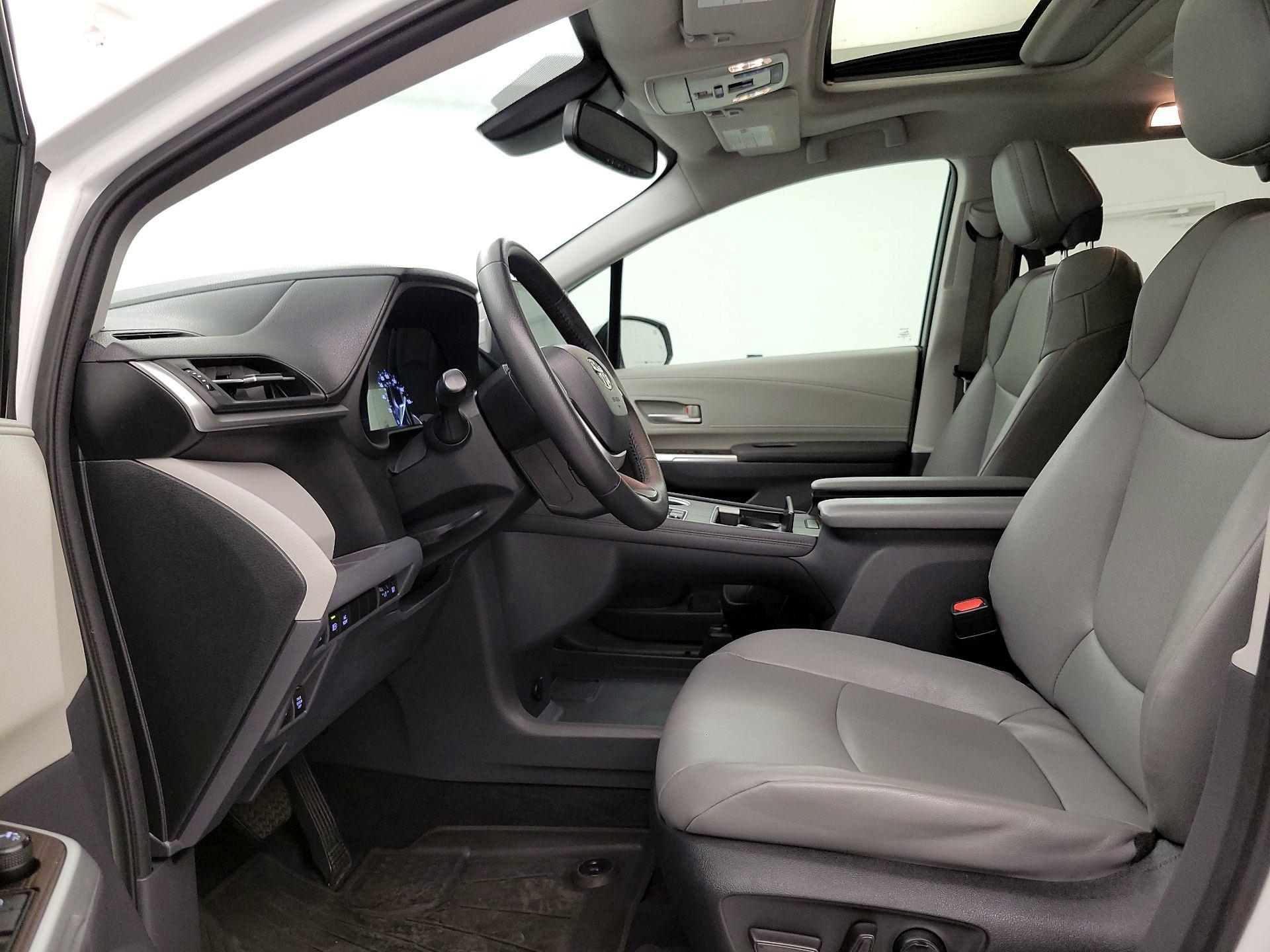 Thumbnail: 2023 Toyota Sienna - 11