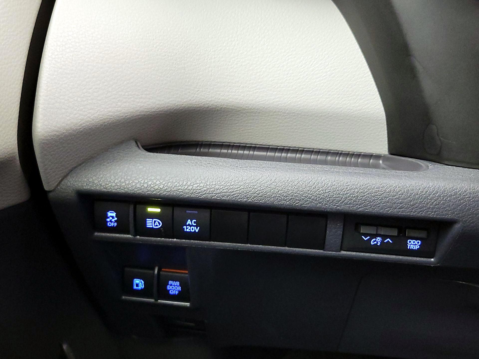 Thumbnail: 2023 Toyota Sienna - 13