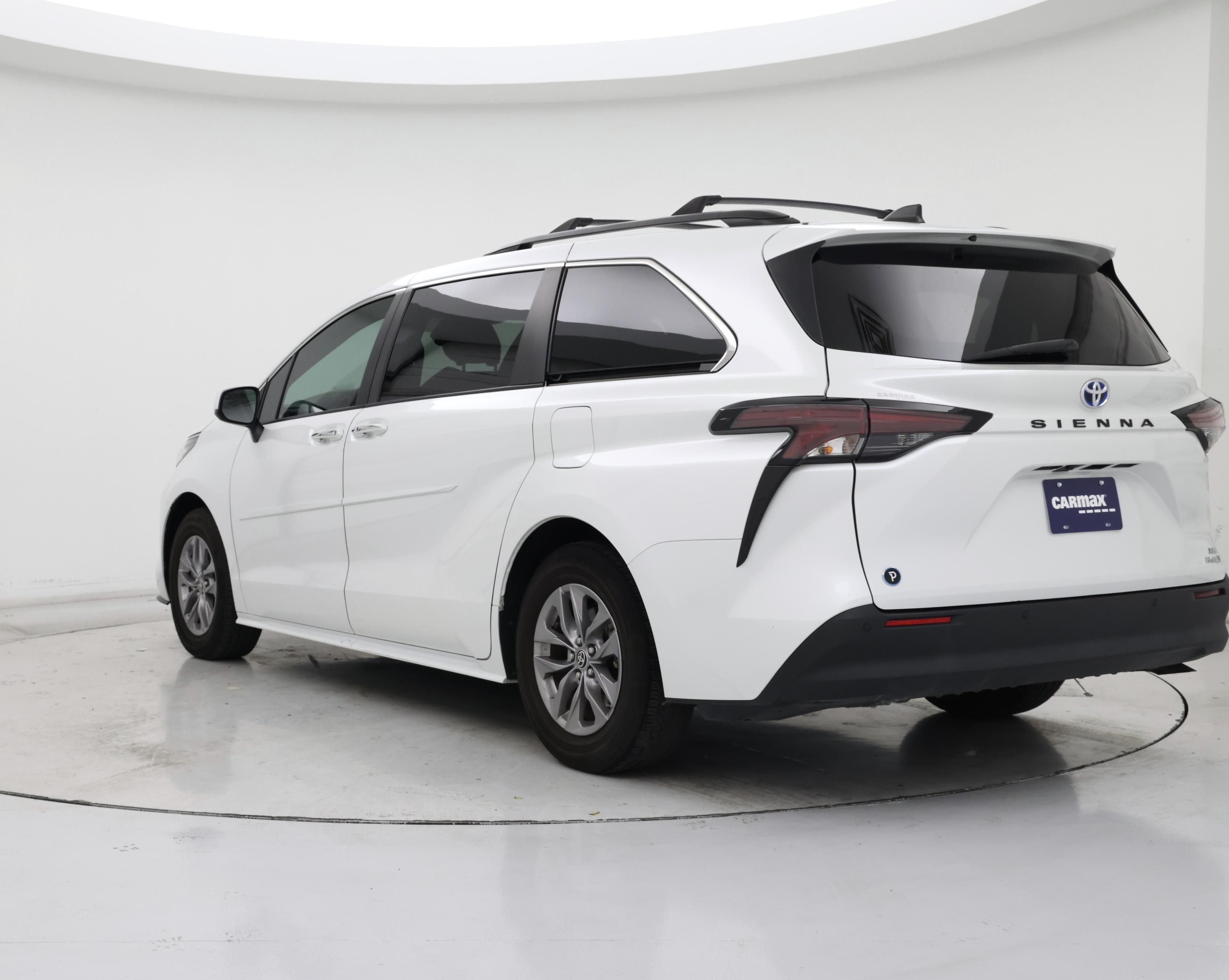 Thumbnail: 2023 Toyota Sienna - 2