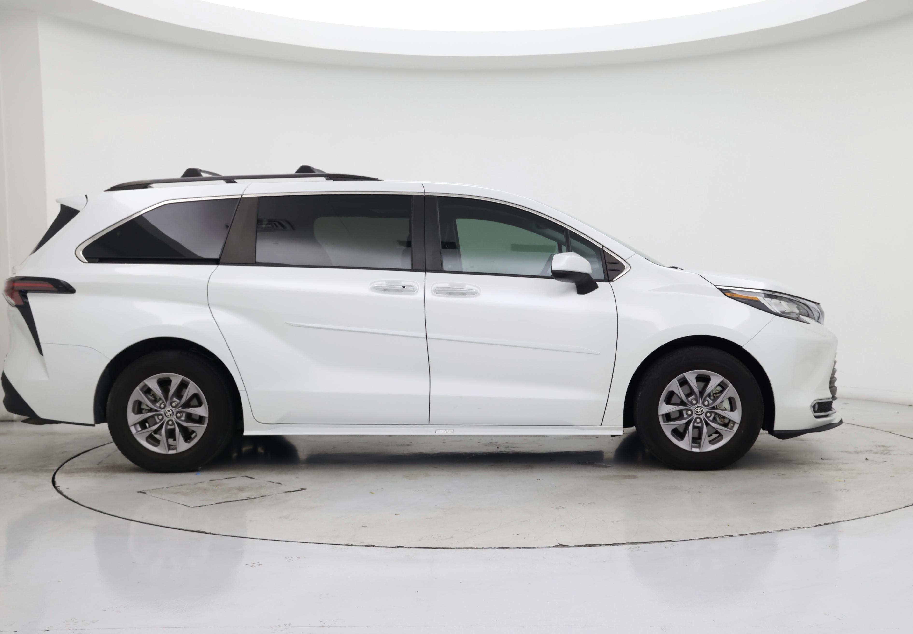 Thumbnail: 2023 Toyota Sienna - 7
