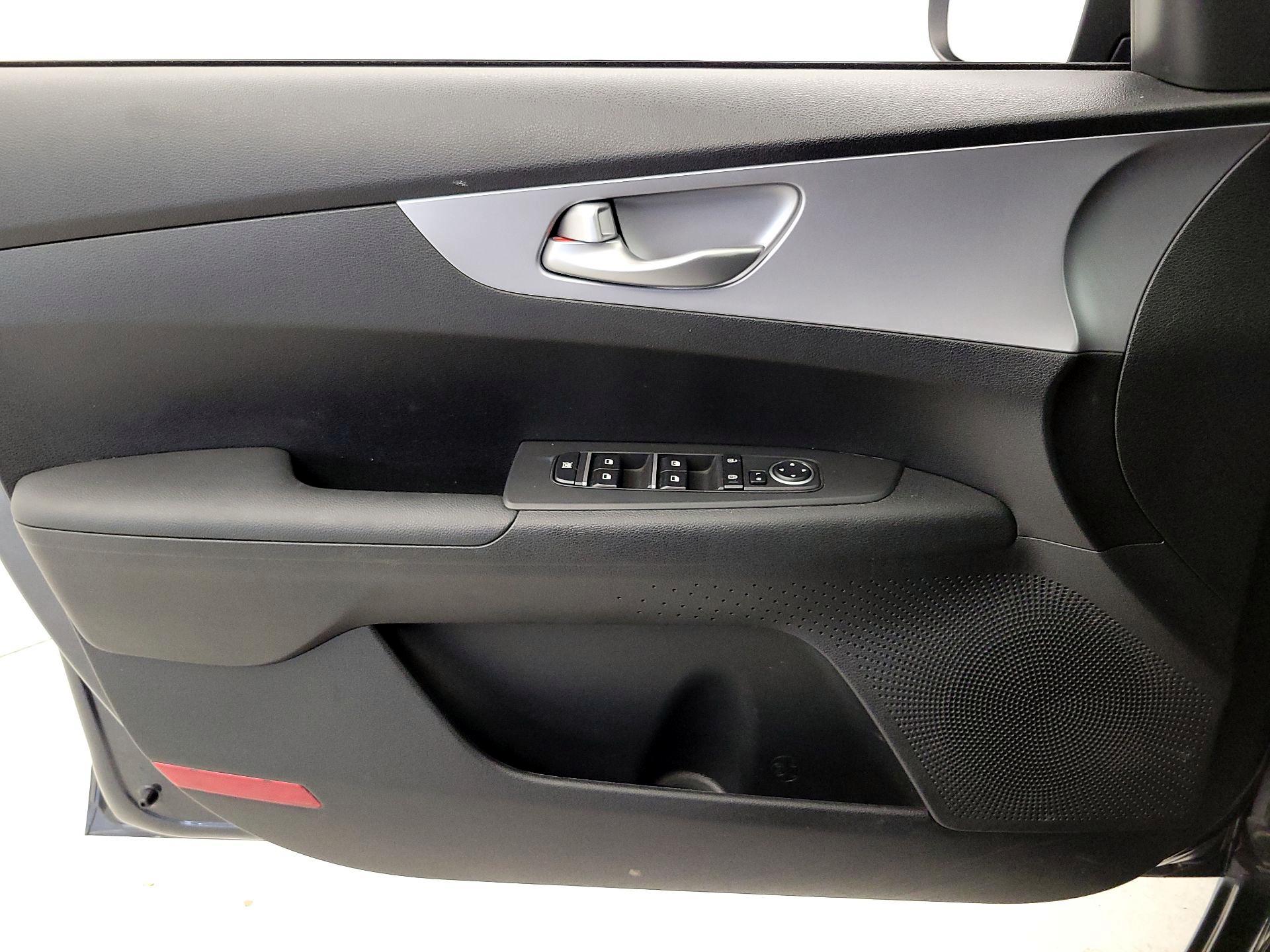 Thumbnail: 2023 Kia Forte - 12