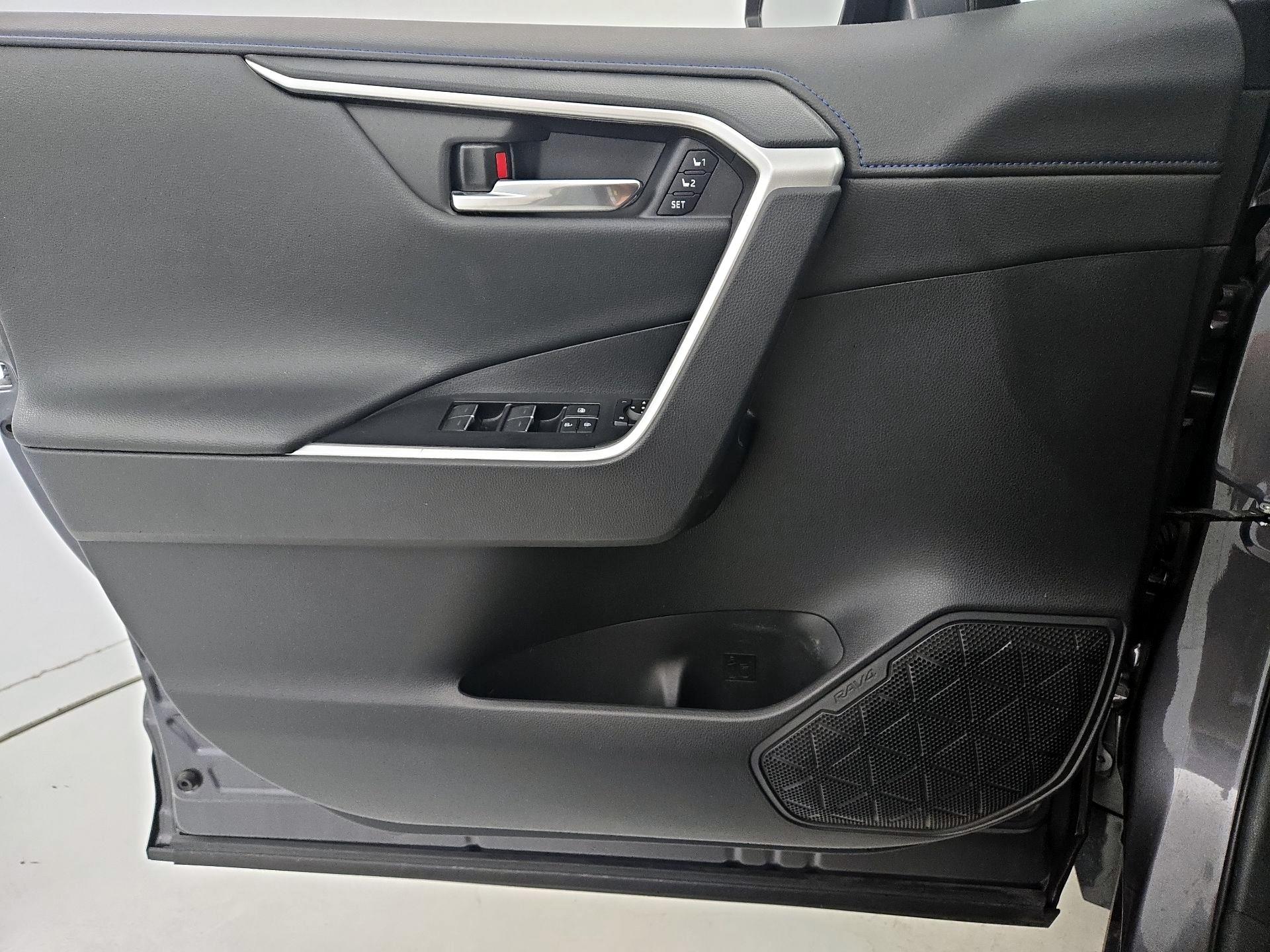 Thumbnail: 2022 Toyota RAV4 - 12