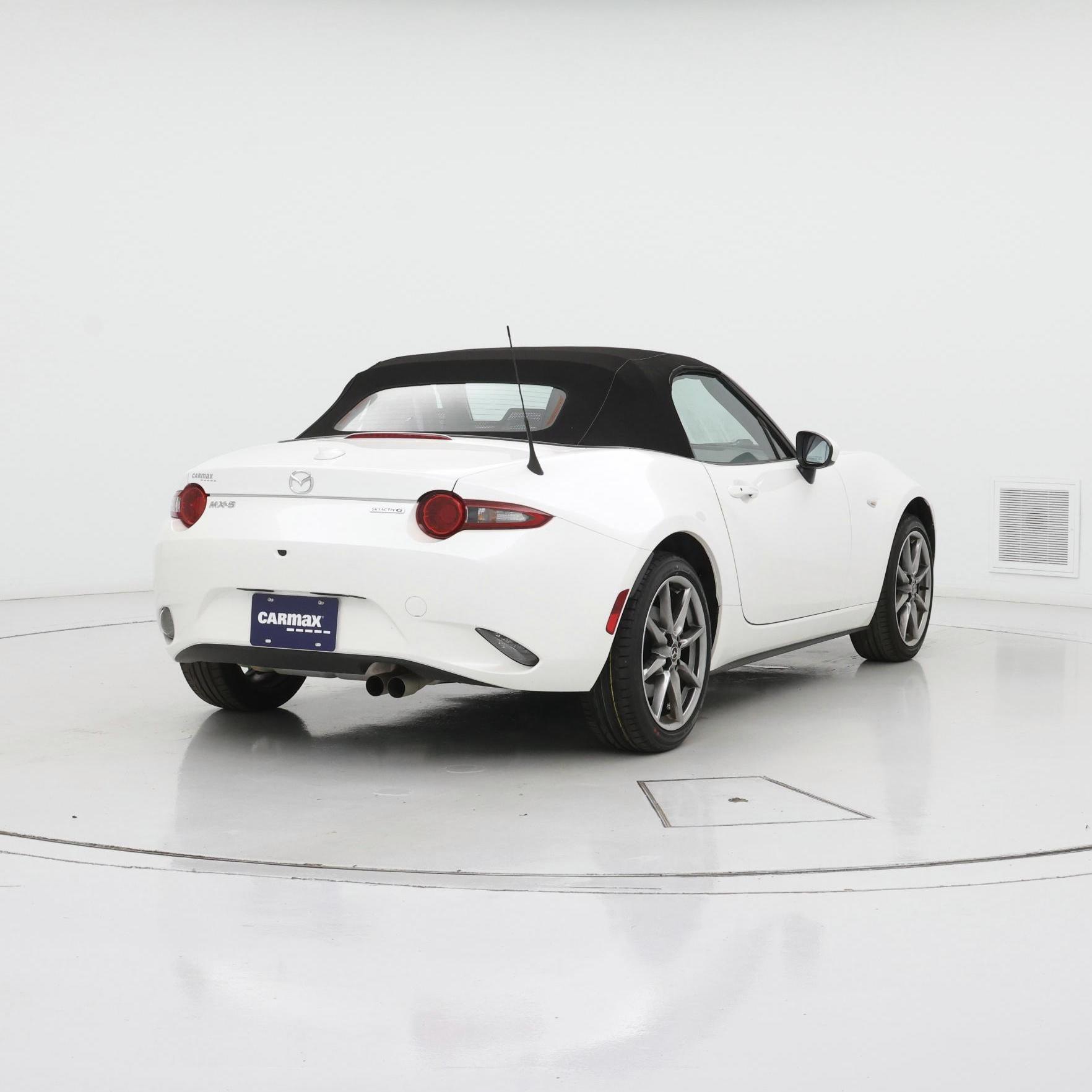Thumbnail: 2023 Mazda MX-5 Miata - 8