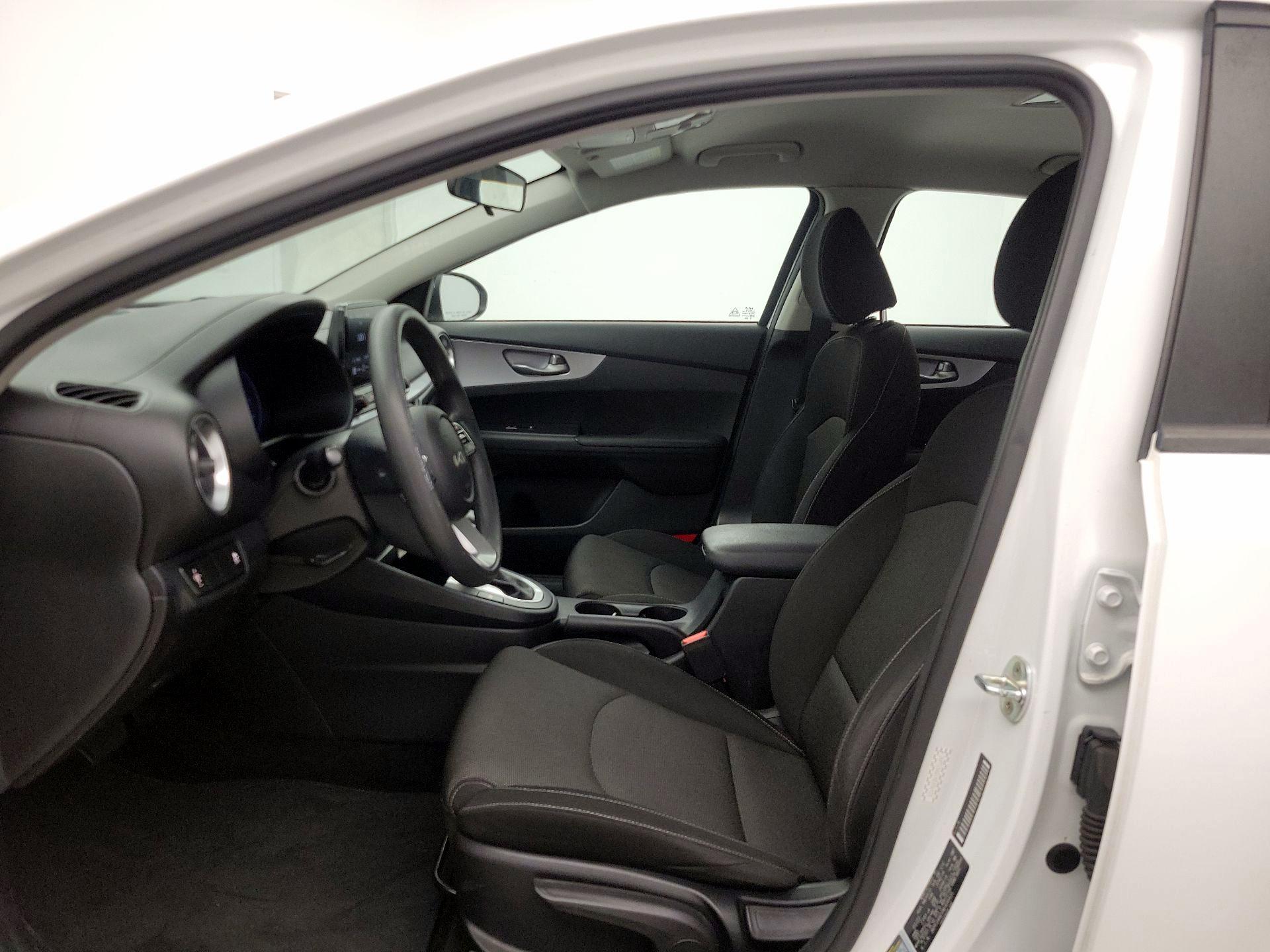 Thumbnail: 2022 Kia Forte - 11