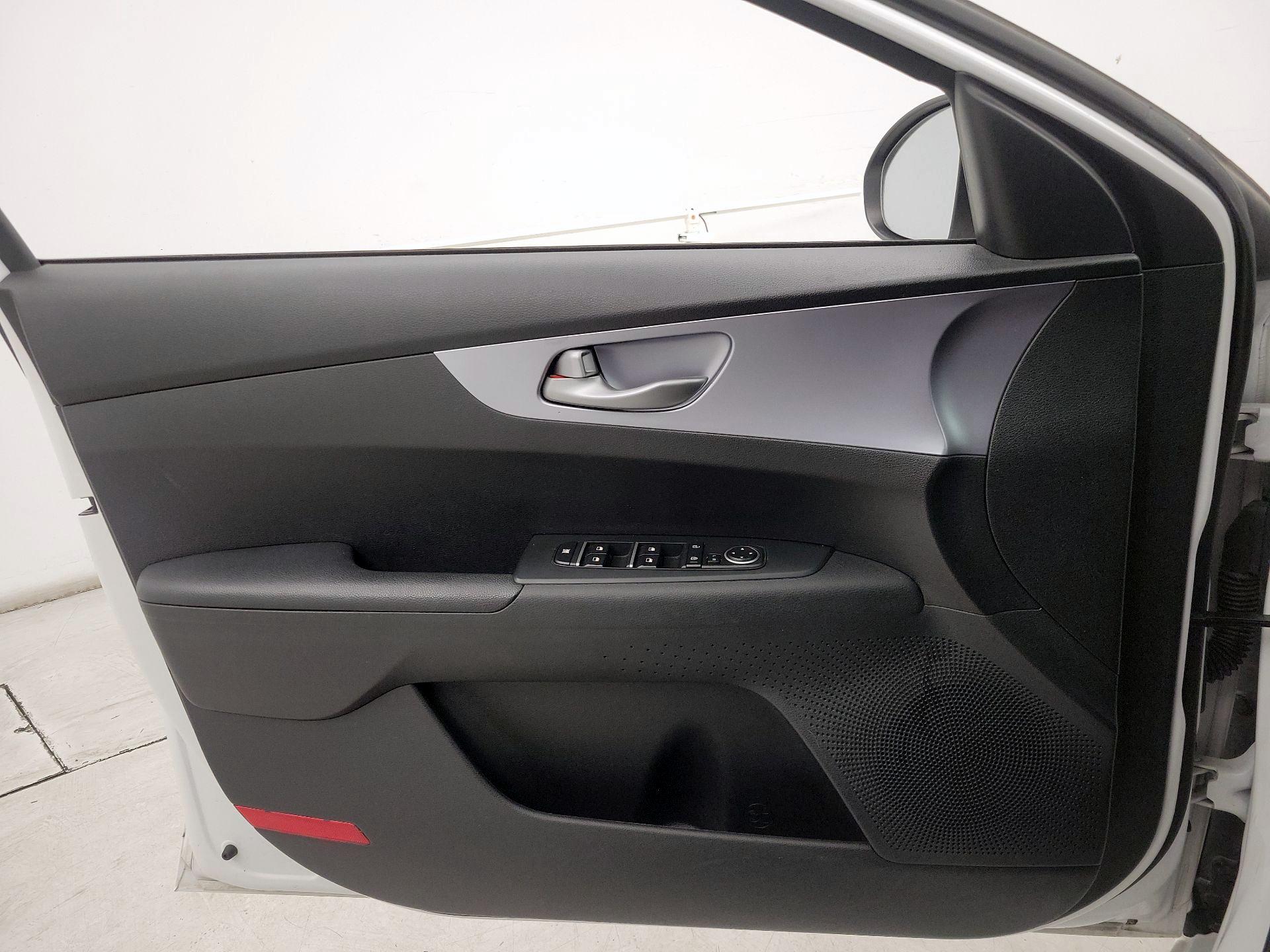 Thumbnail: 2022 Kia Forte - 12