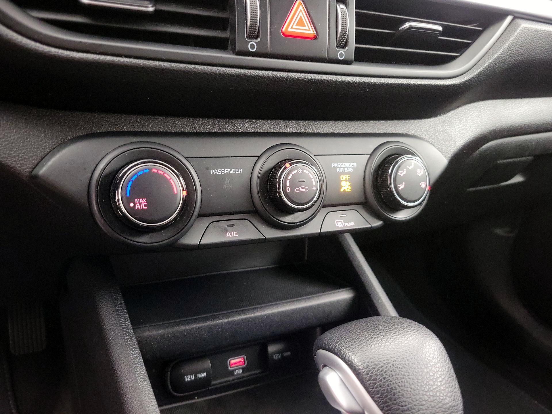 Thumbnail: 2022 Kia Forte - 16