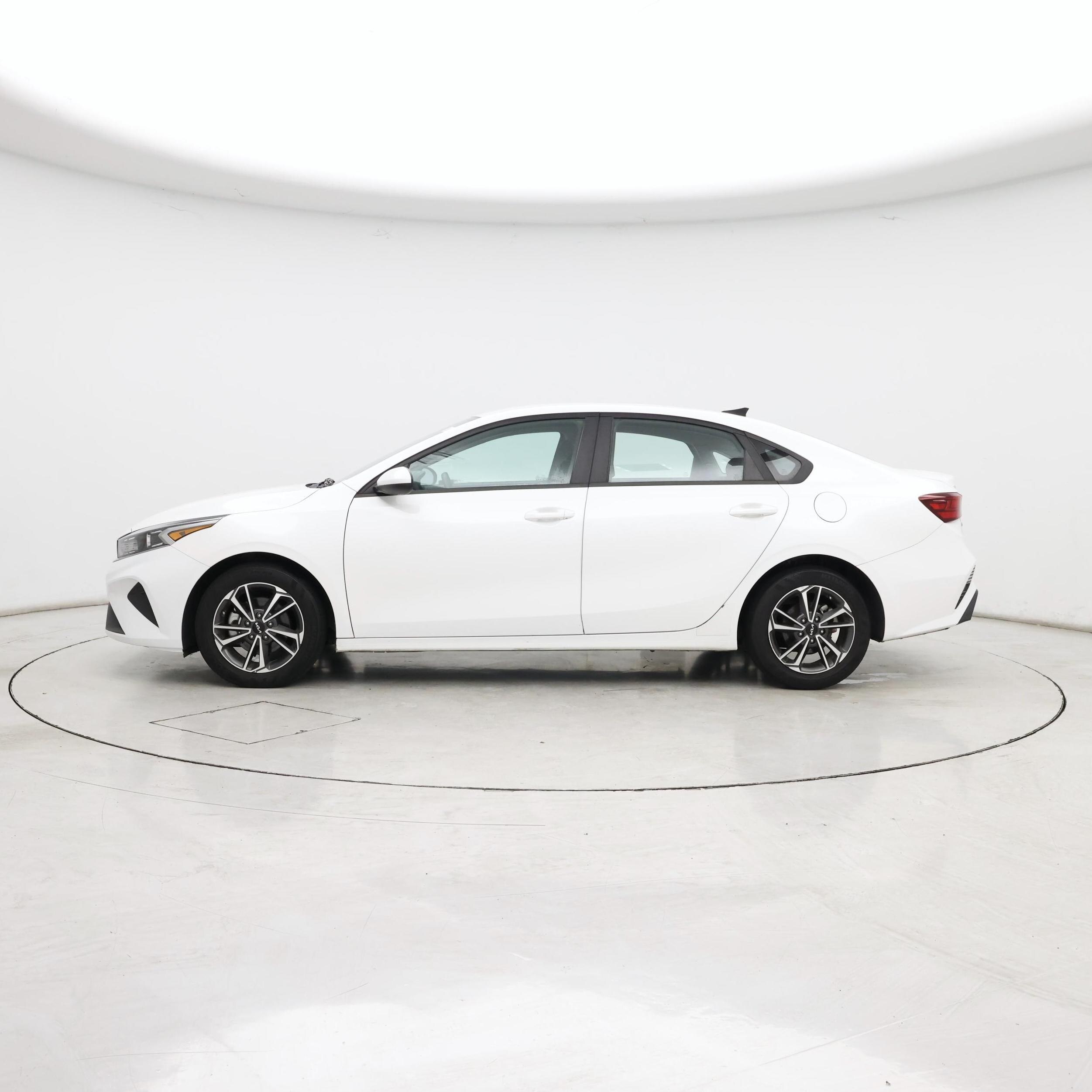 Thumbnail: 2022 Kia Forte - 3