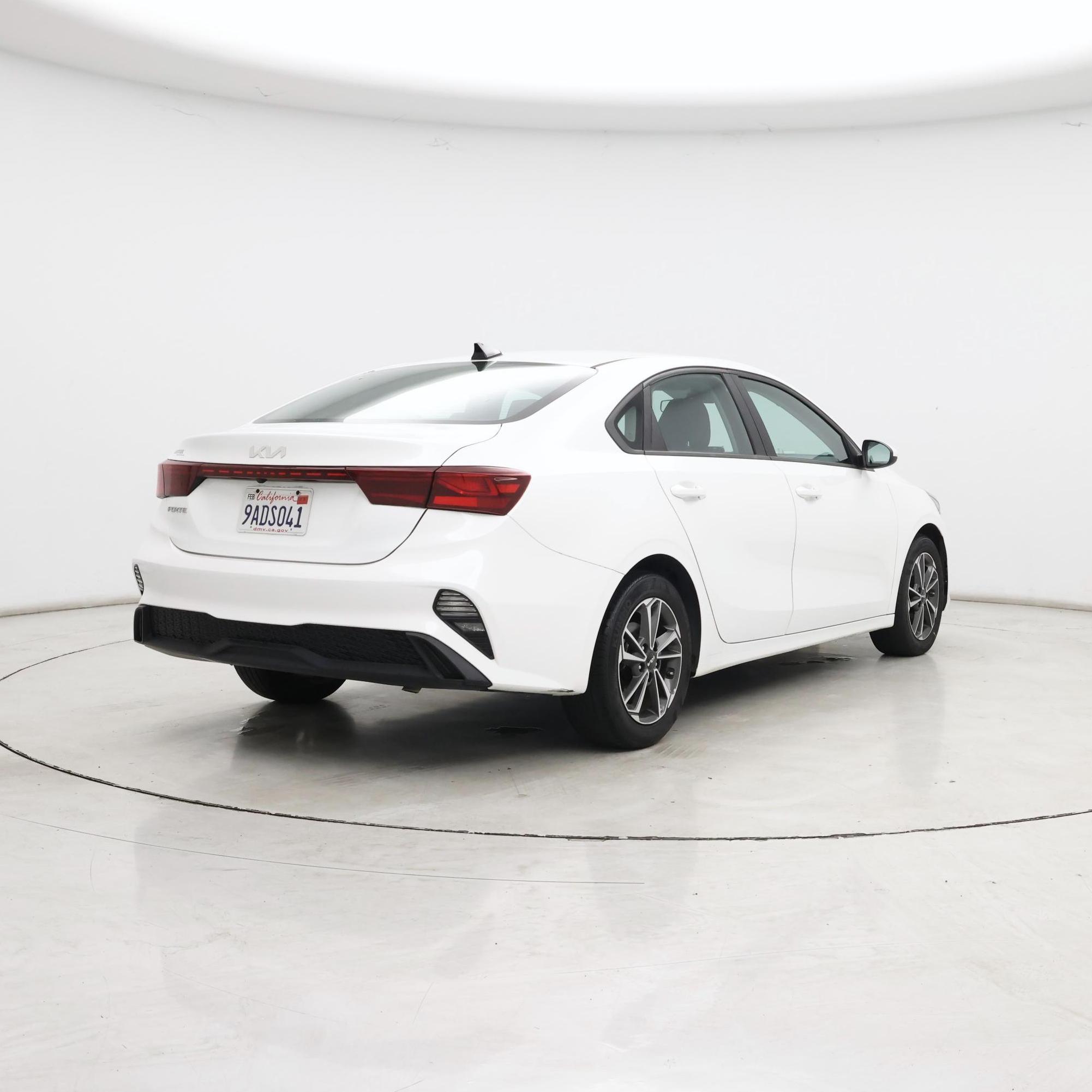 Thumbnail: 2022 Kia Forte - 8