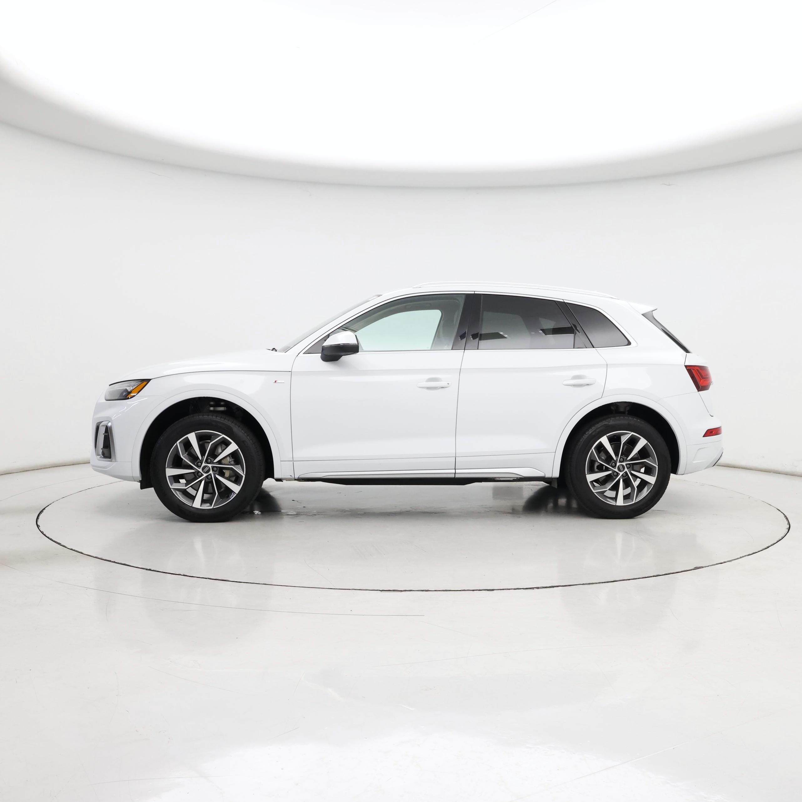 Thumbnail: 2023 Audi Q5 - 3