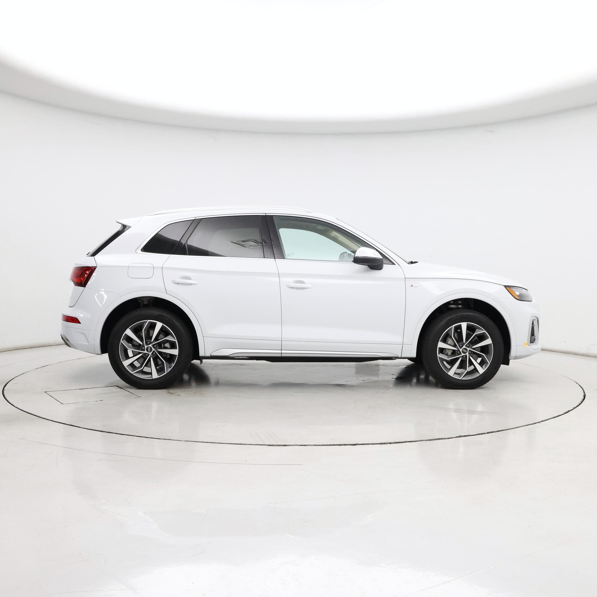 Thumbnail: 2023 Audi Q5 - 7