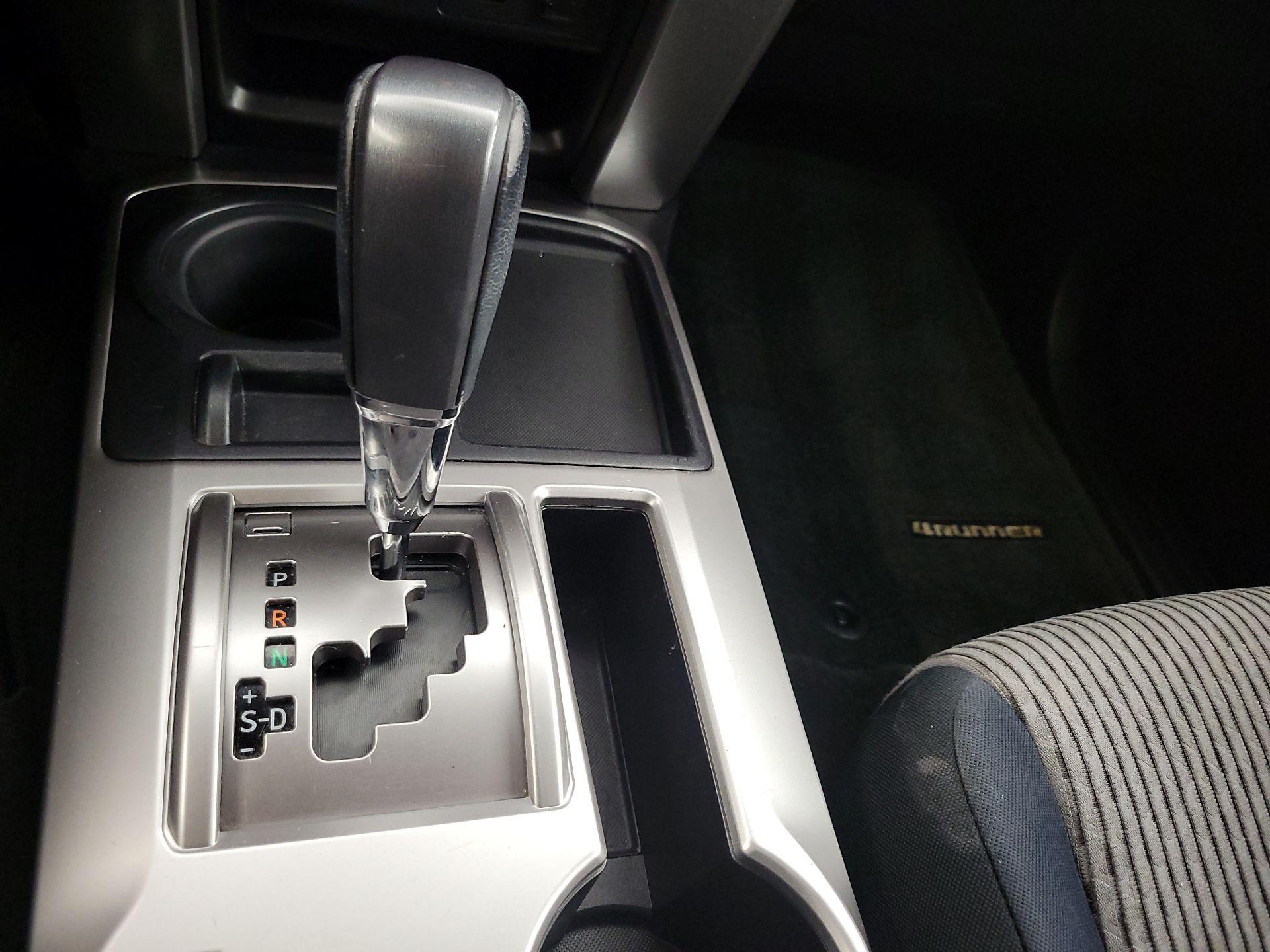 Thumbnail: 2015 Toyota 4Runner - 17