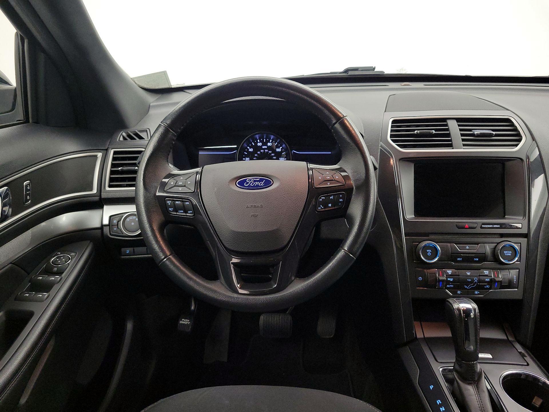 Thumbnail: 2017 Ford Explorer - 10