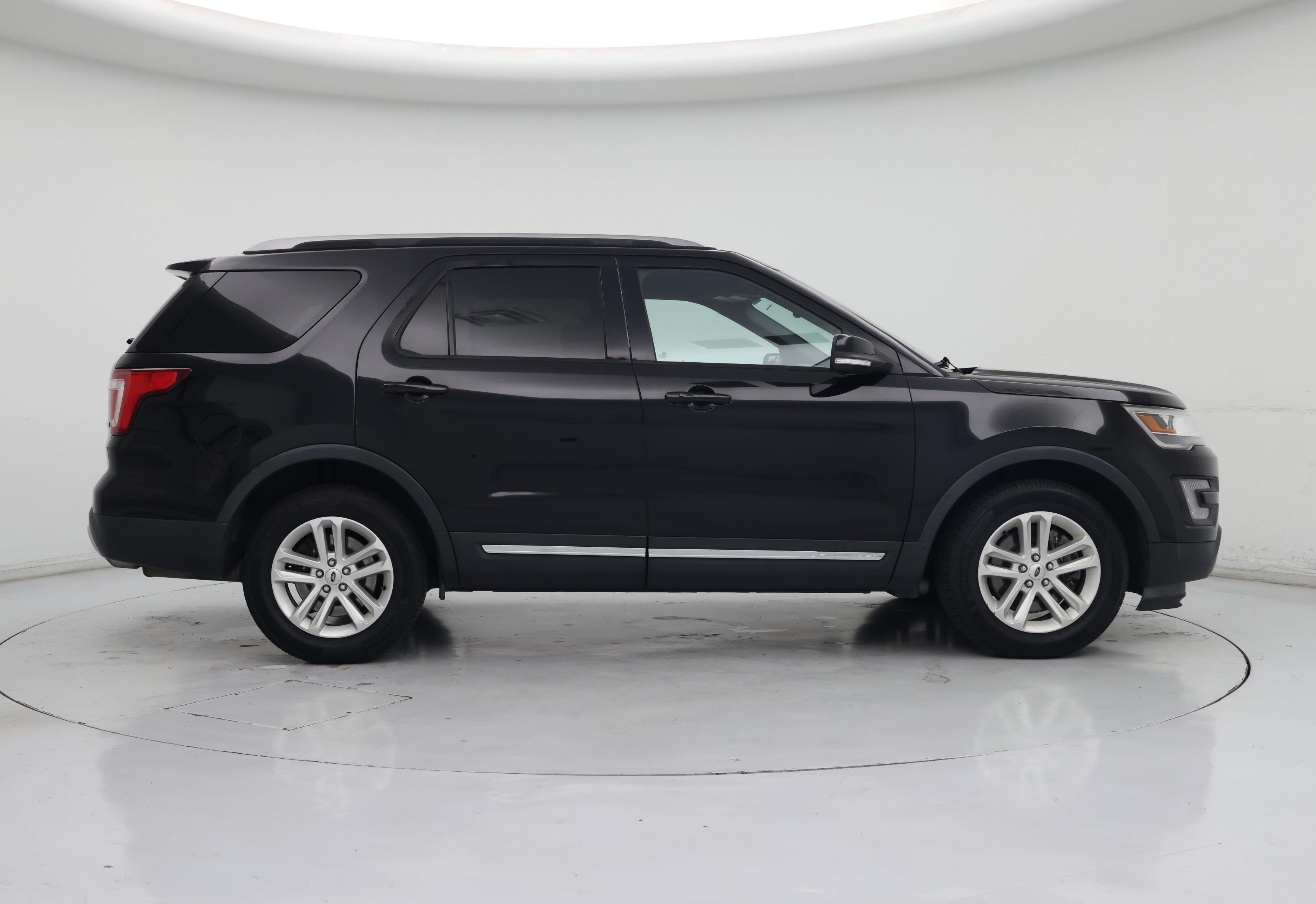 Thumbnail: 2017 Ford Explorer - 7